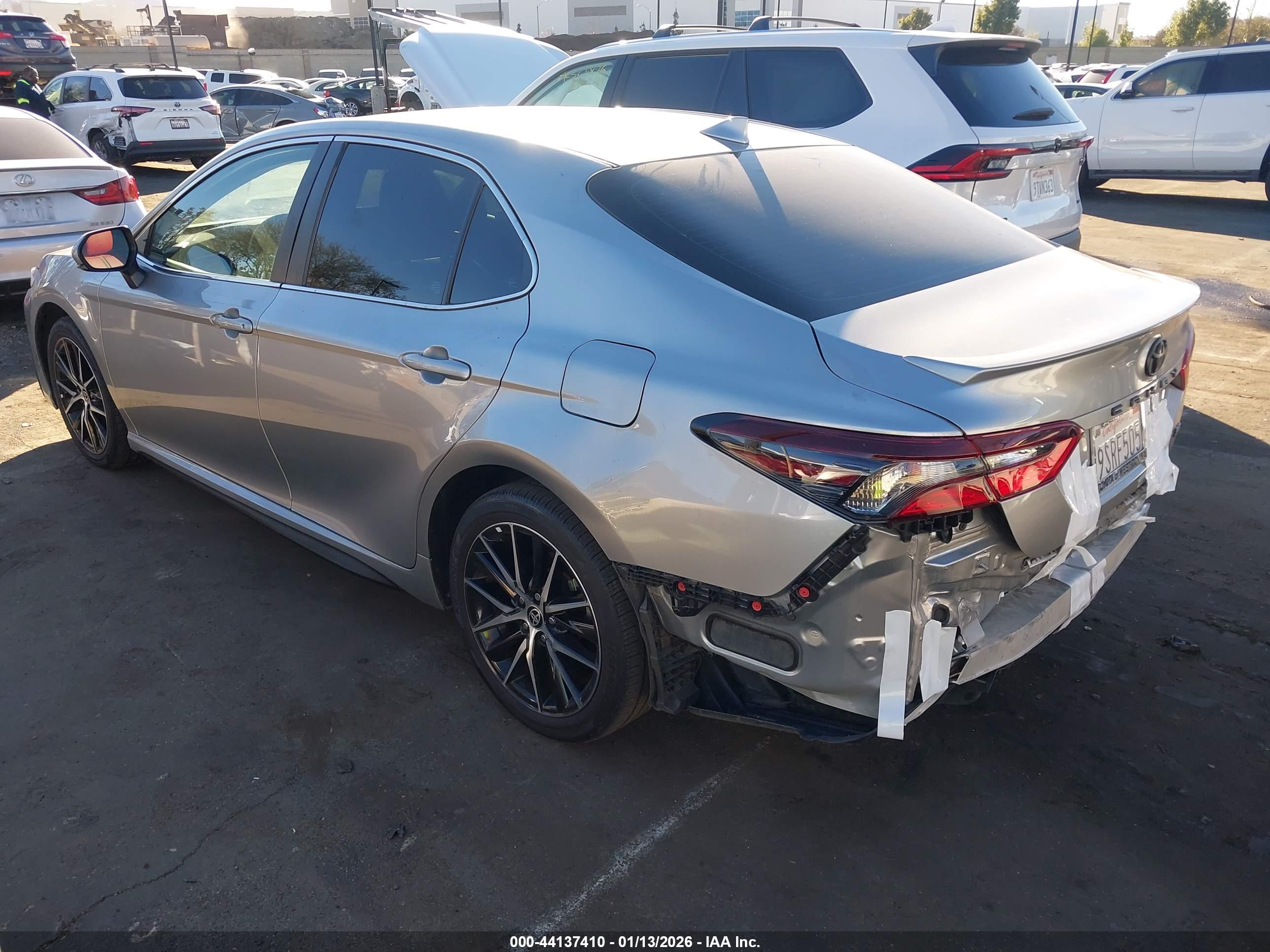 TOYOTA CAMRY image 3