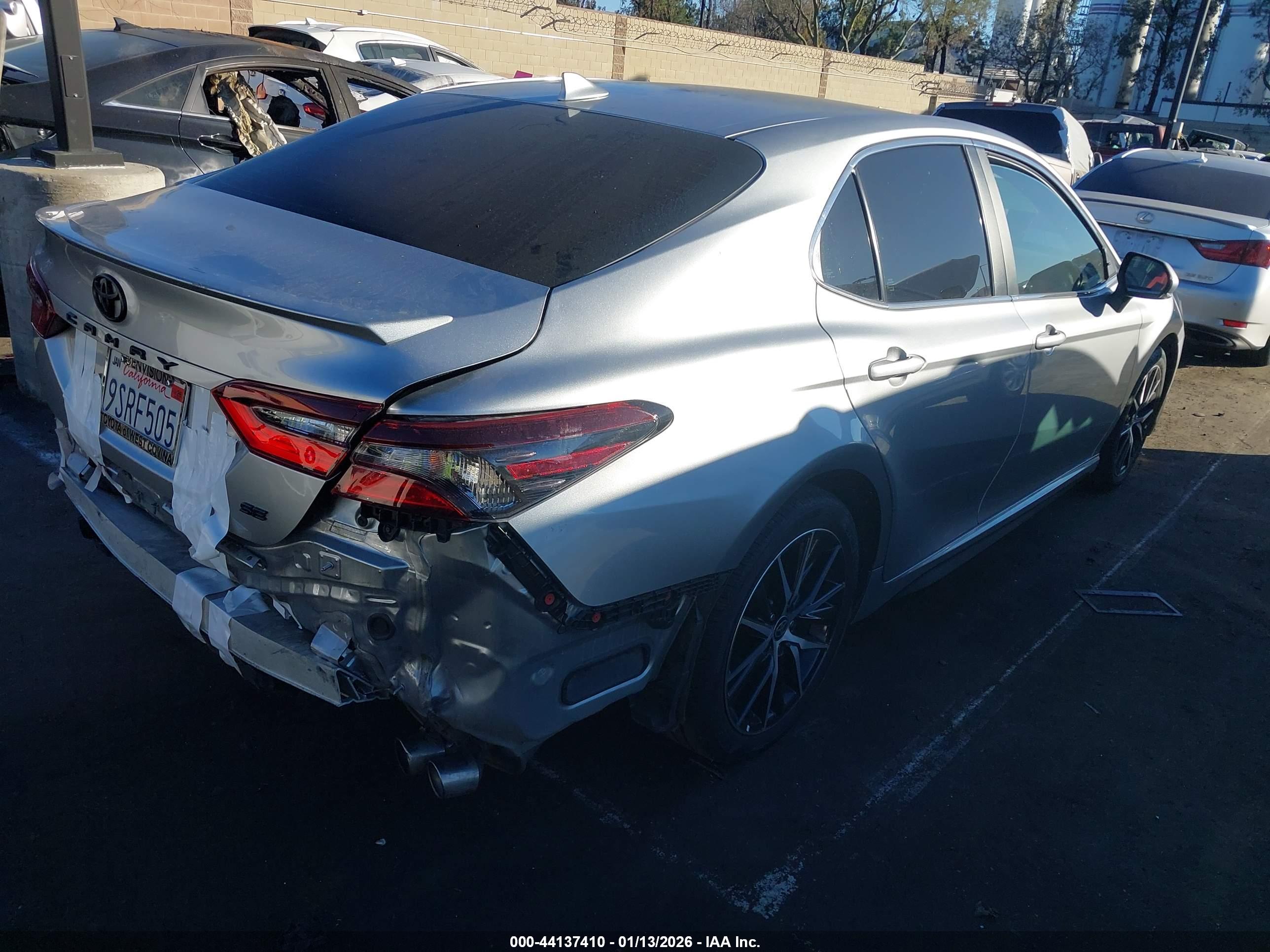 TOYOTA CAMRY image 4