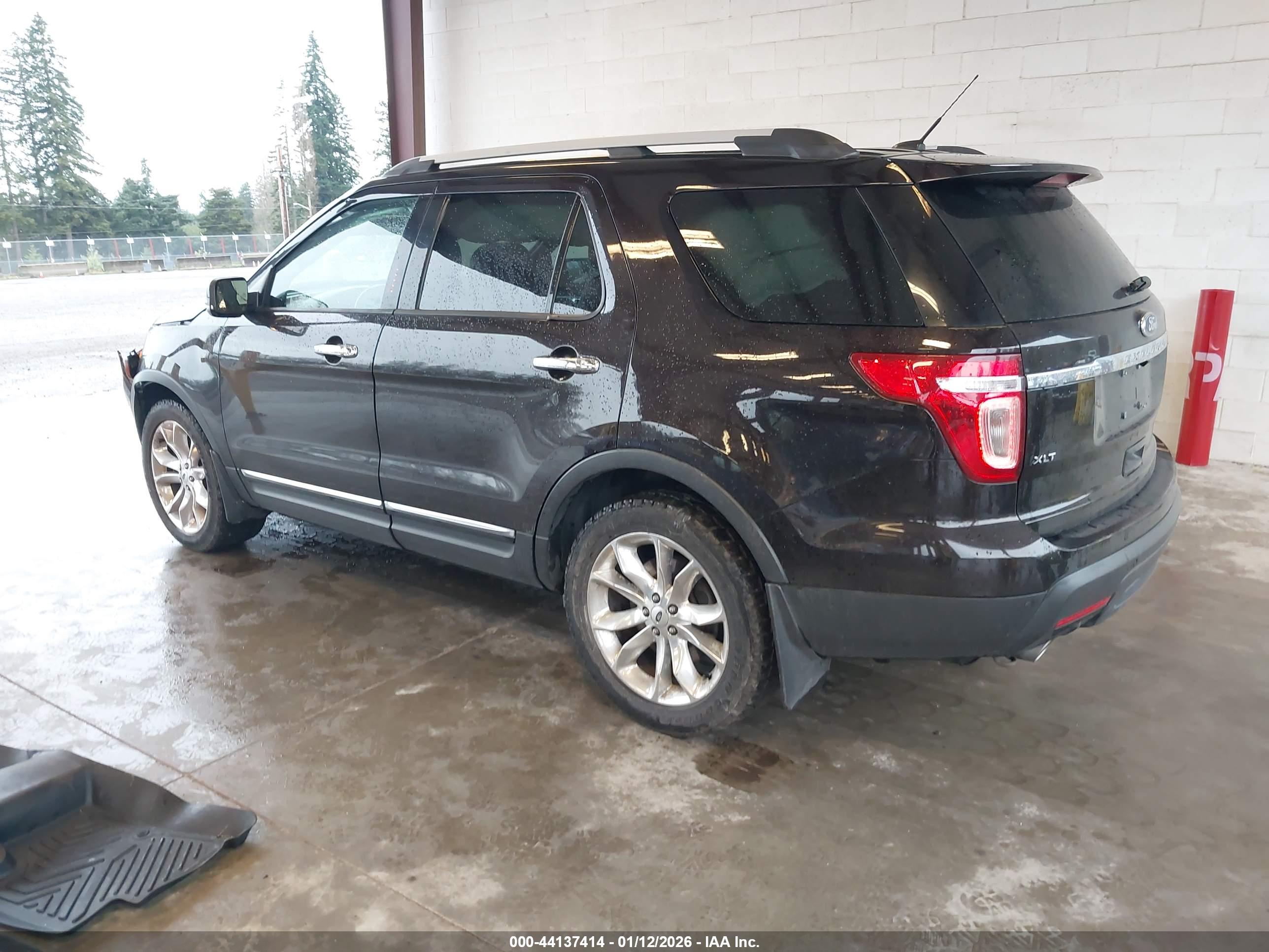FORD EXPLORER image 3