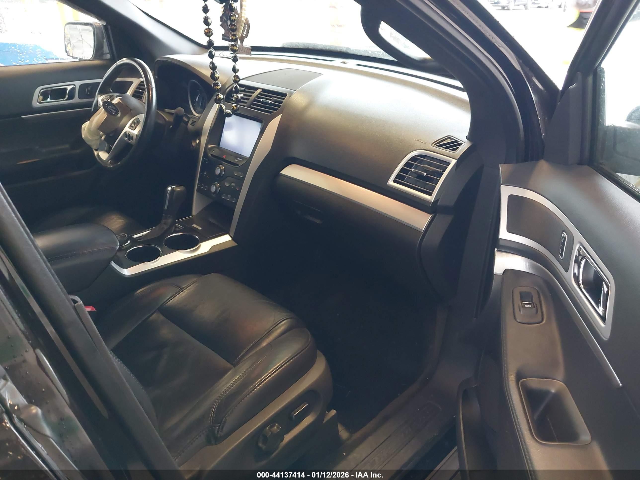 FORD EXPLORER image 5