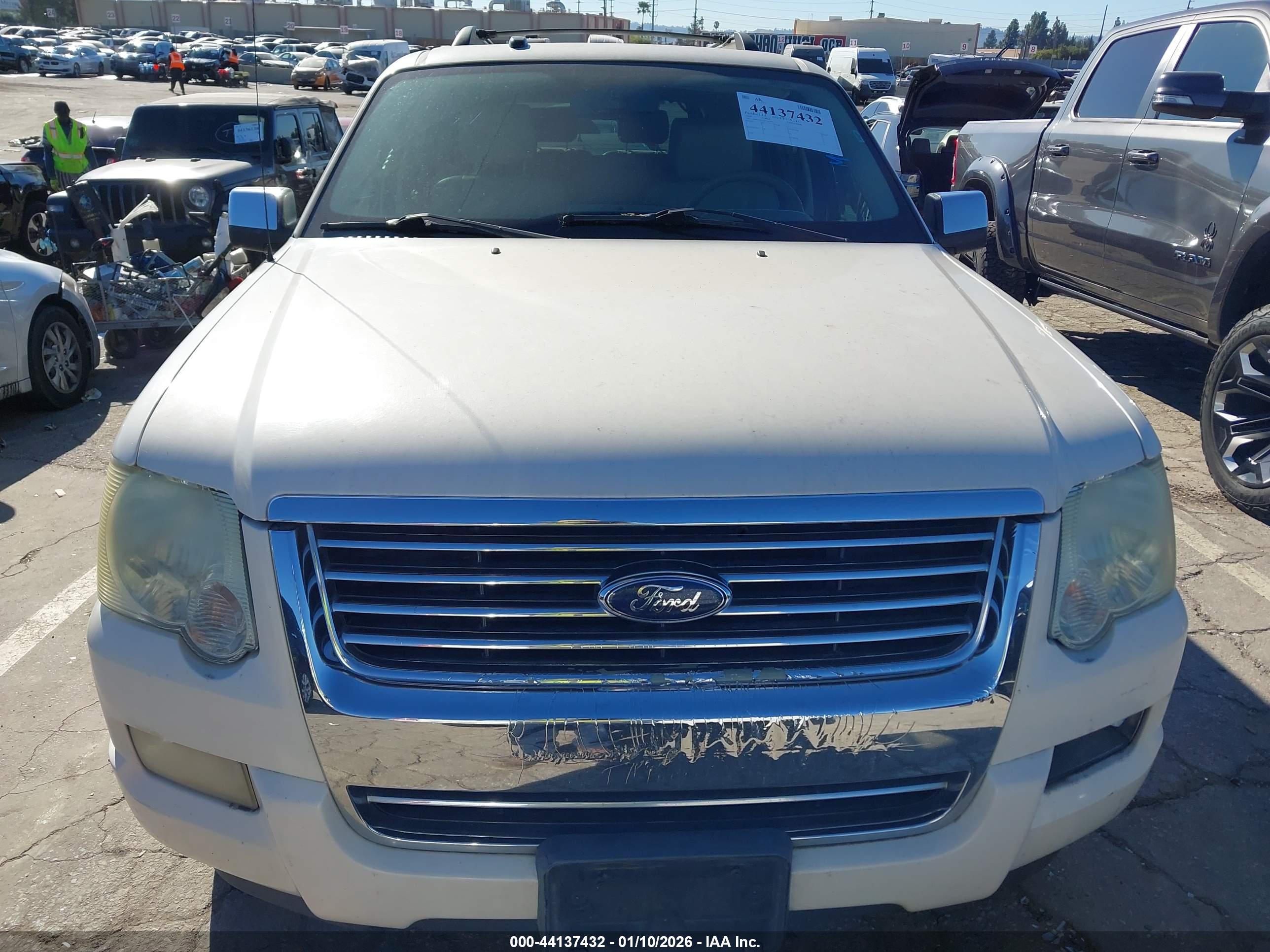 FORD EXPLORER image 6