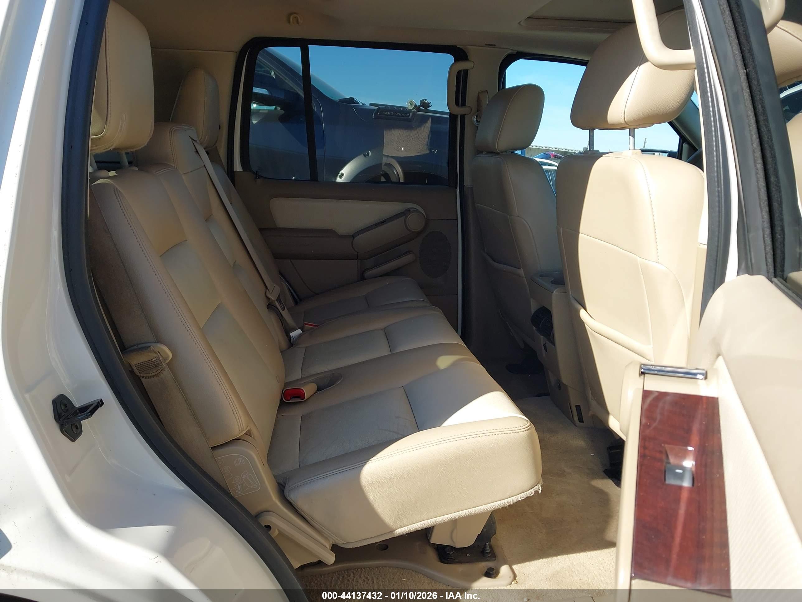 FORD EXPLORER image 8