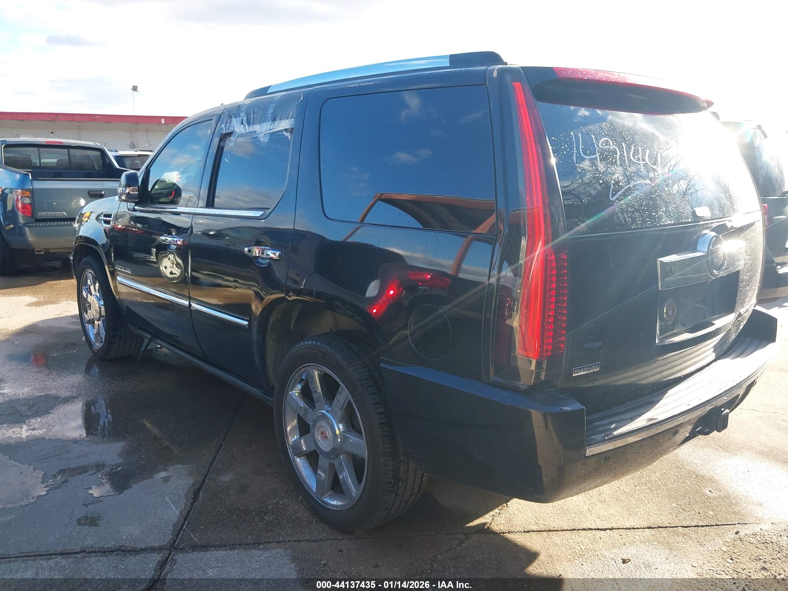 CADILLAC ESCALADE image 3