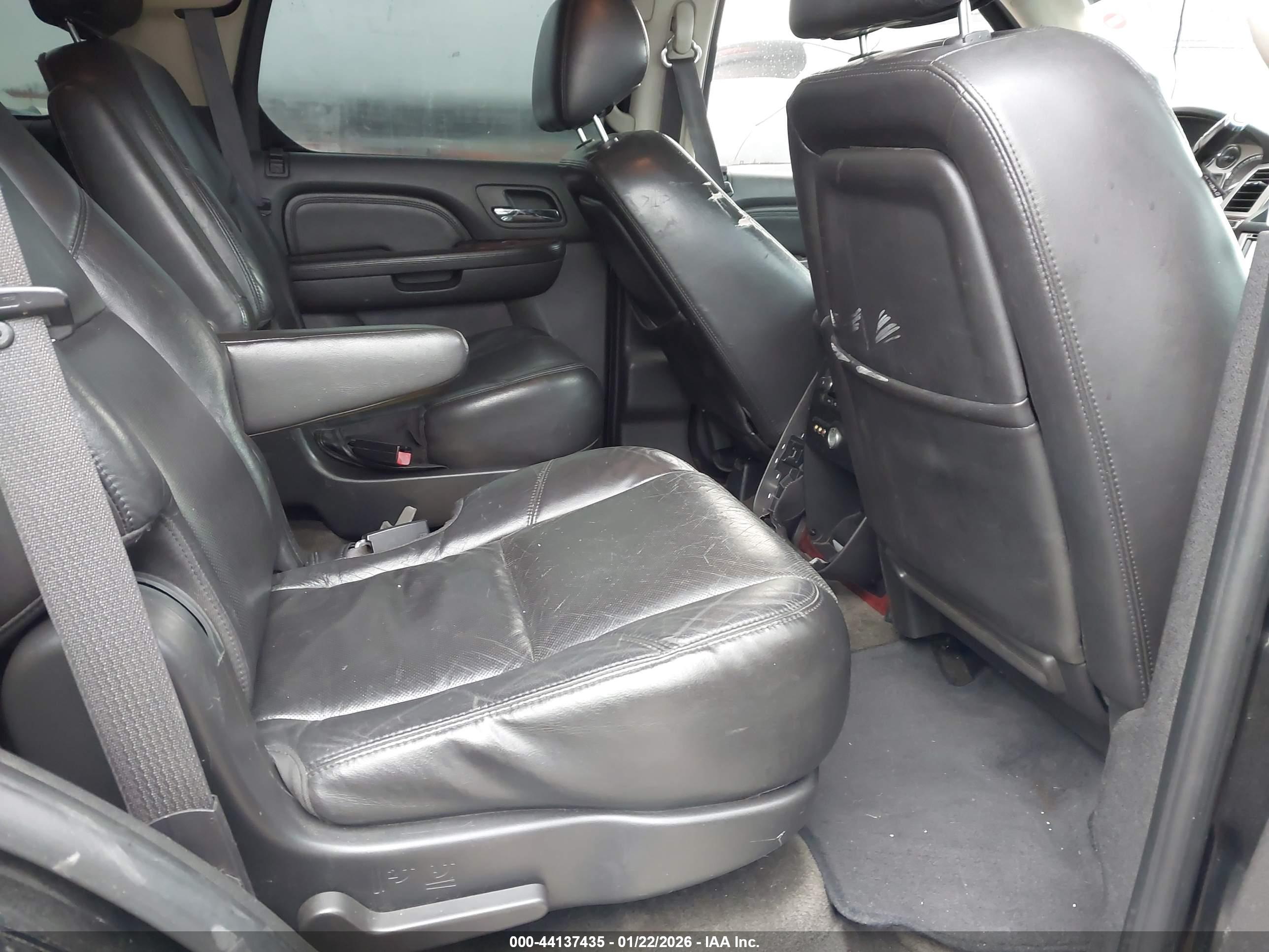 CADILLAC ESCALADE image 8