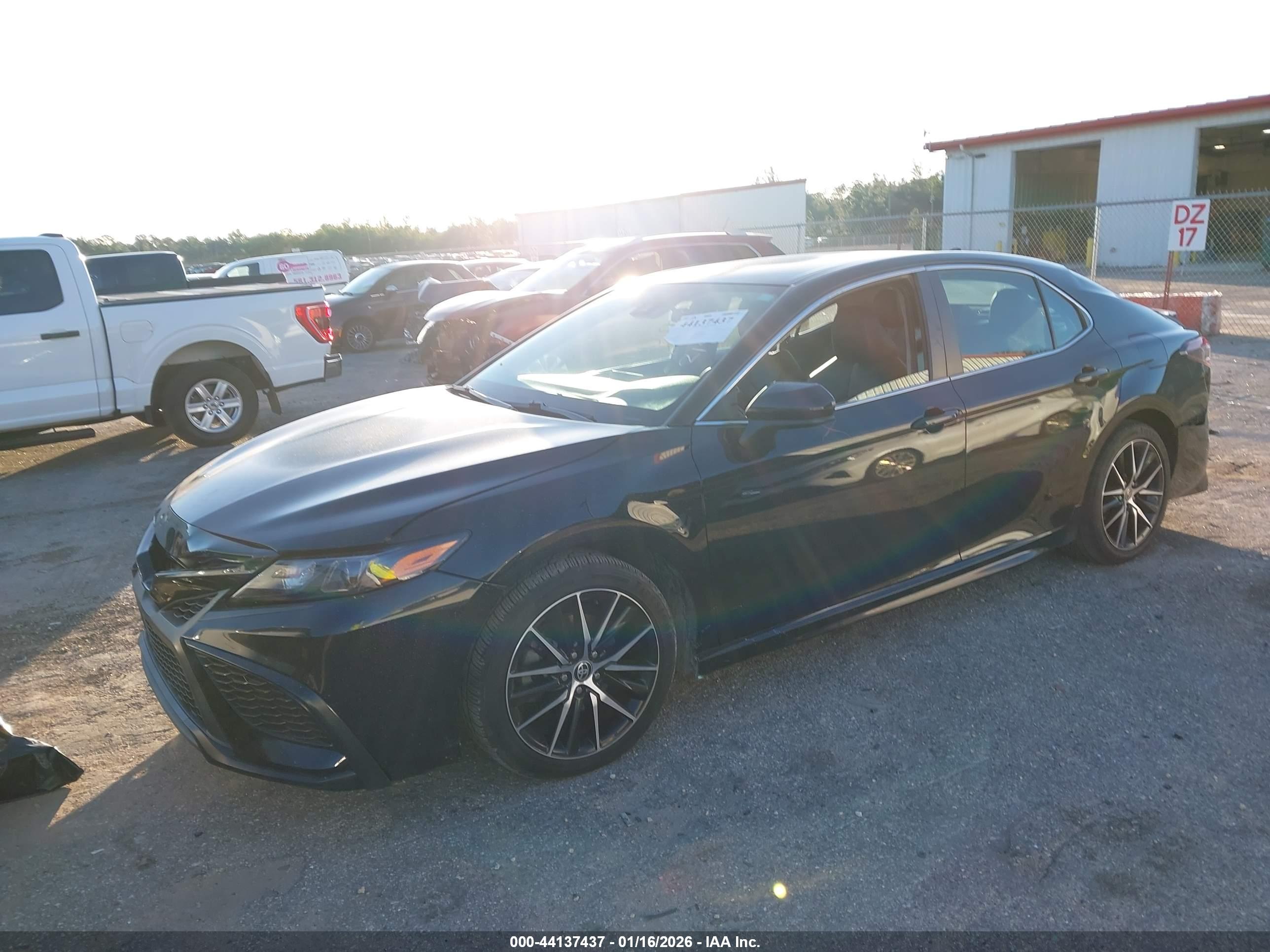 TOYOTA CAMRY image 2