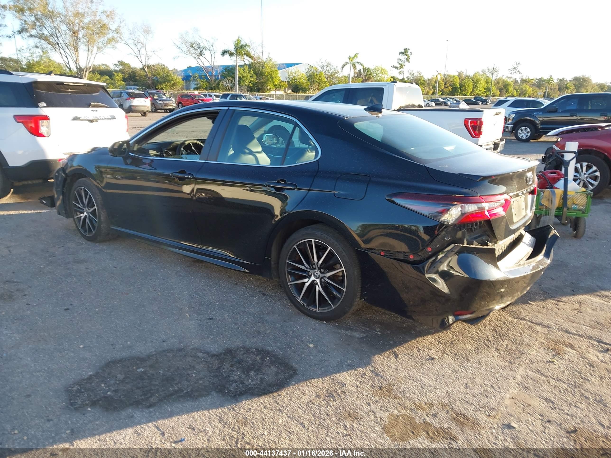 TOYOTA CAMRY image 3