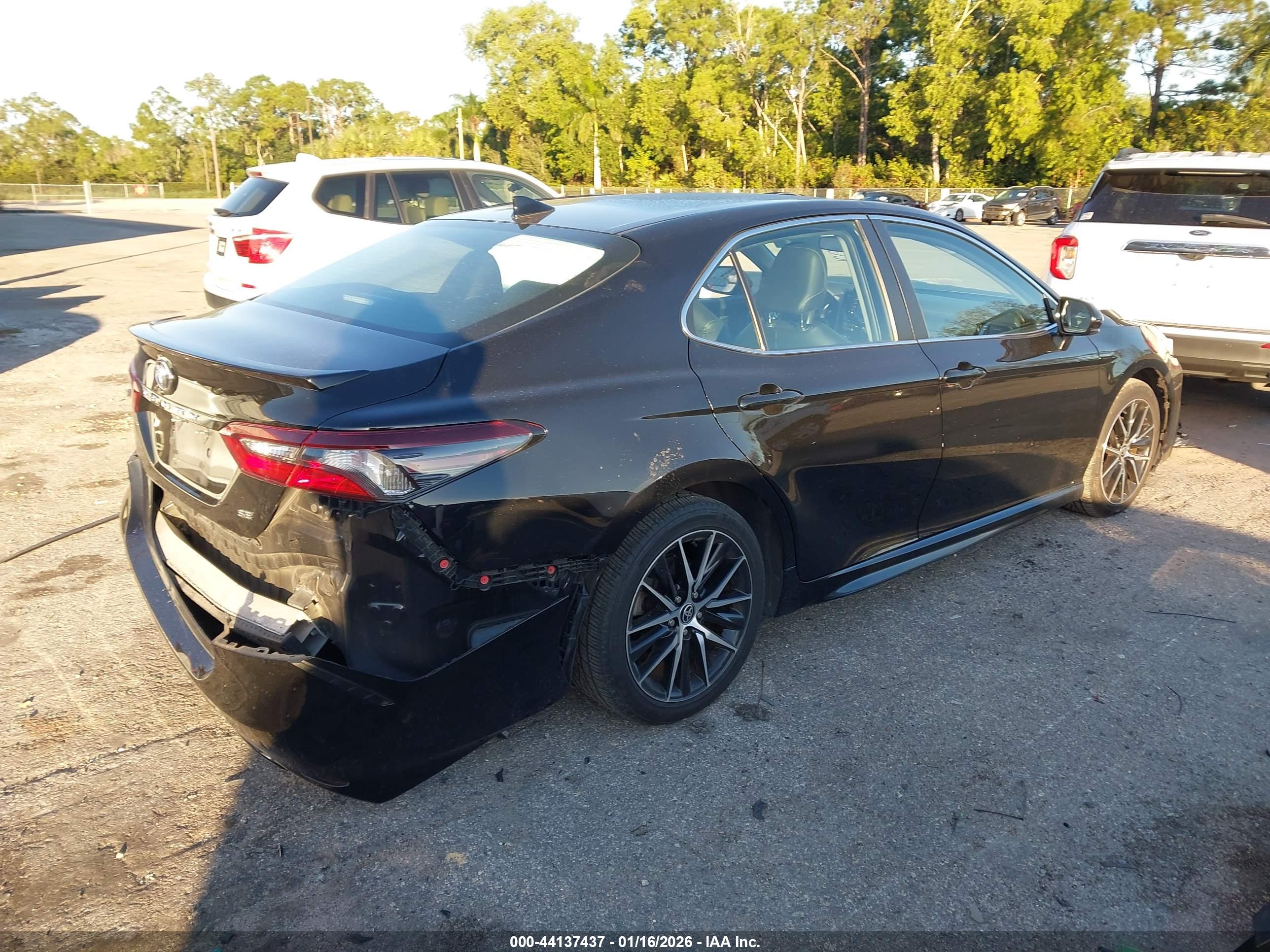 TOYOTA CAMRY image 4