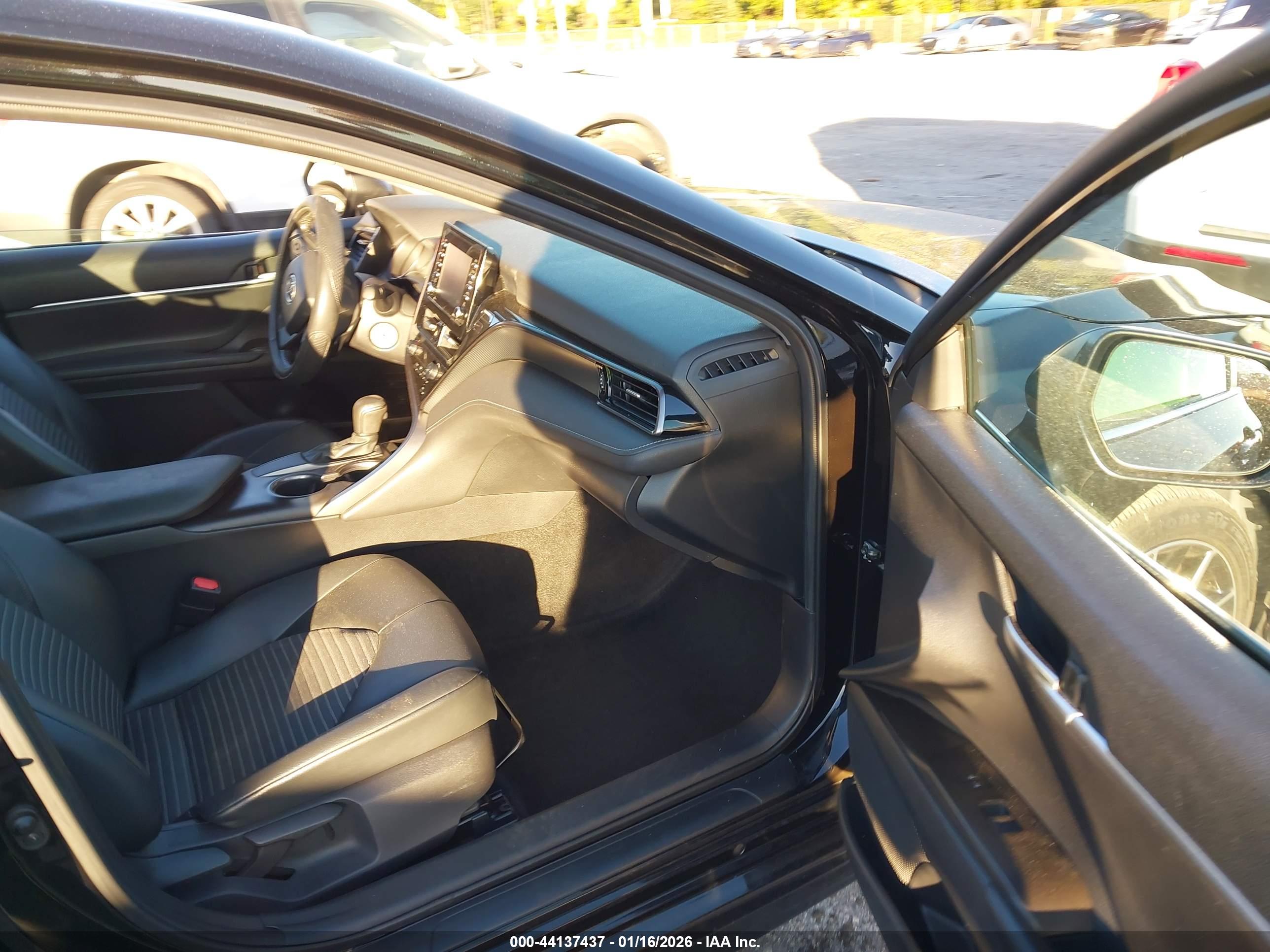 TOYOTA CAMRY image 5