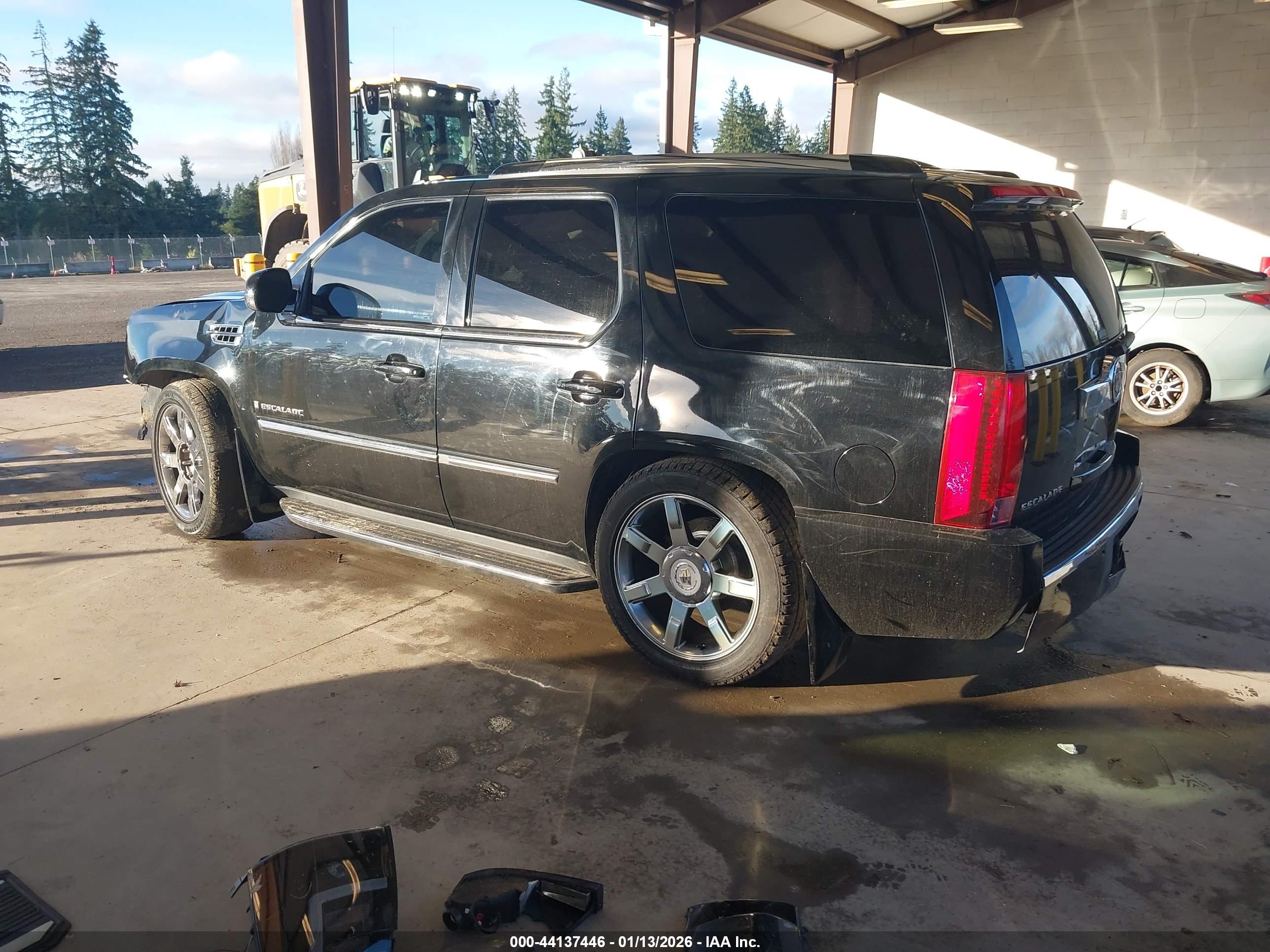 CADILLAC ESCALADE image 3