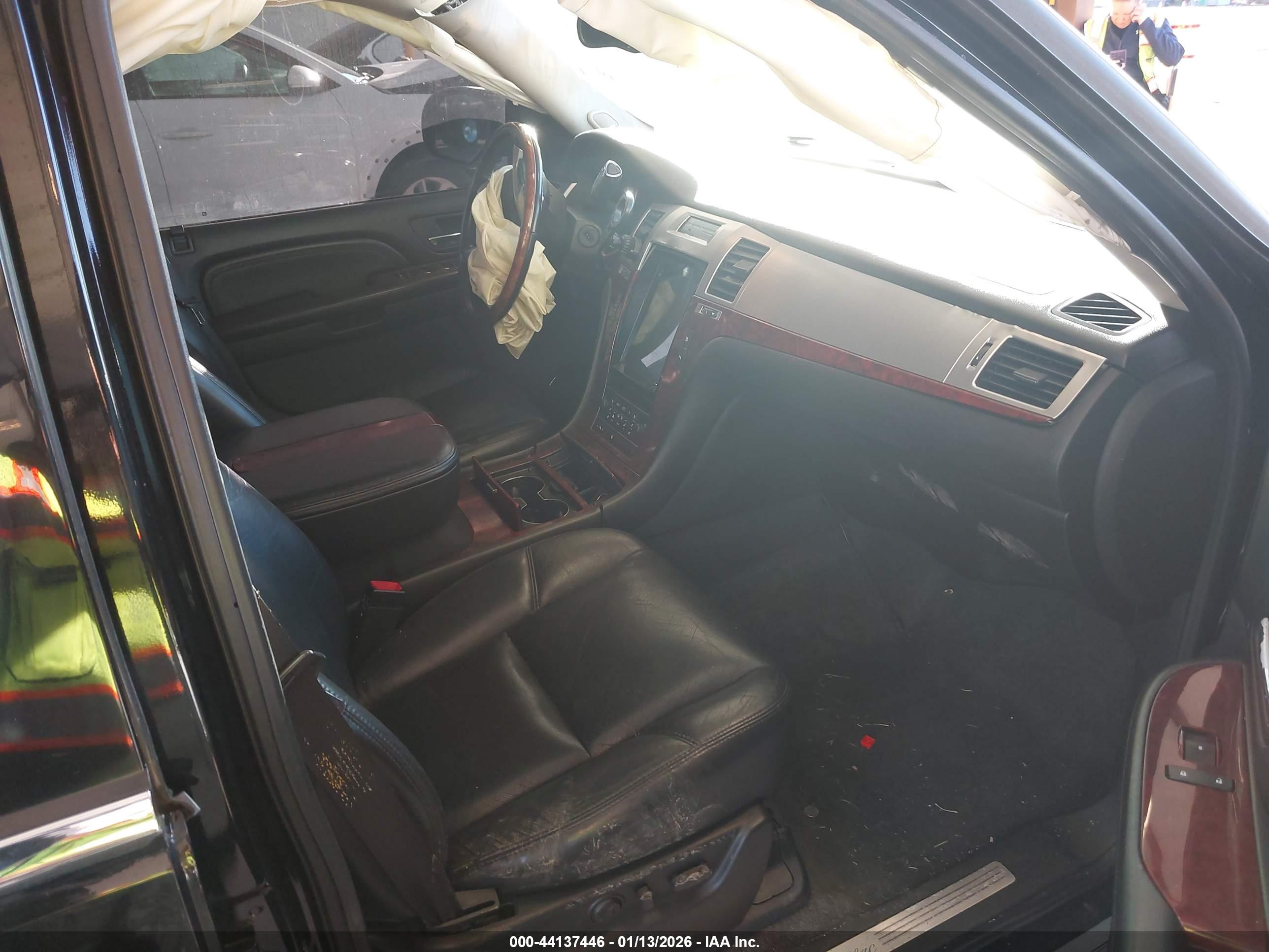 CADILLAC ESCALADE image 5
