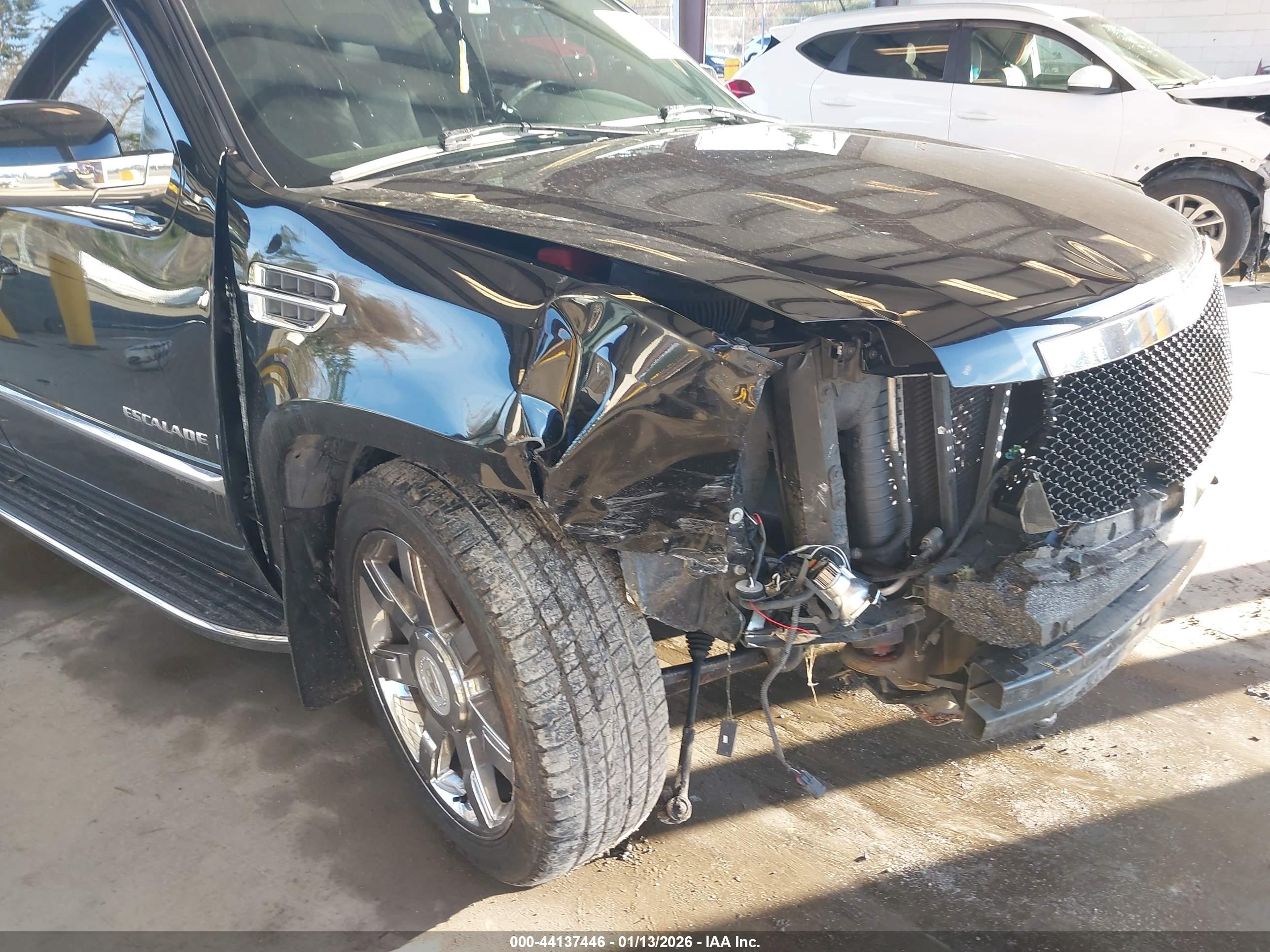 CADILLAC ESCALADE image 6