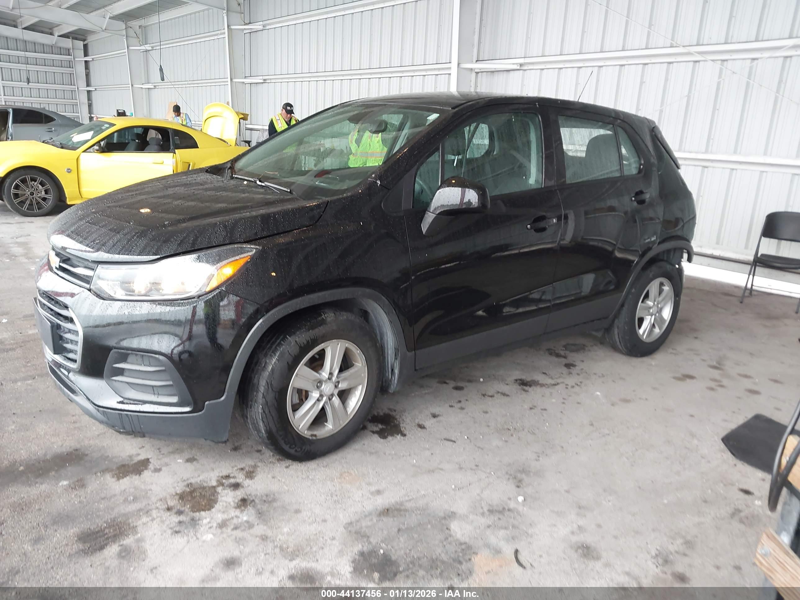 CHEVROLET TRAX image 2