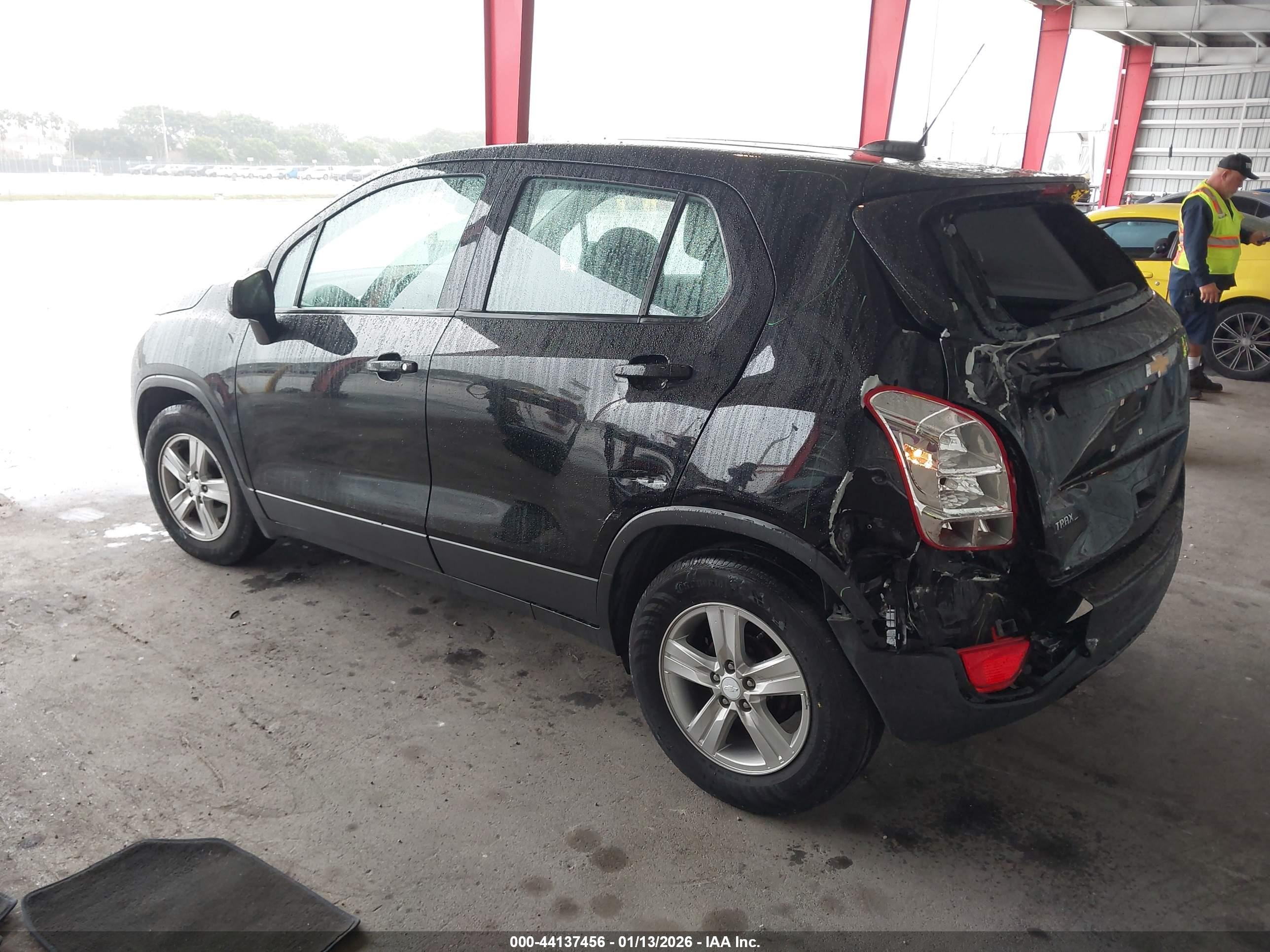 CHEVROLET TRAX image 3