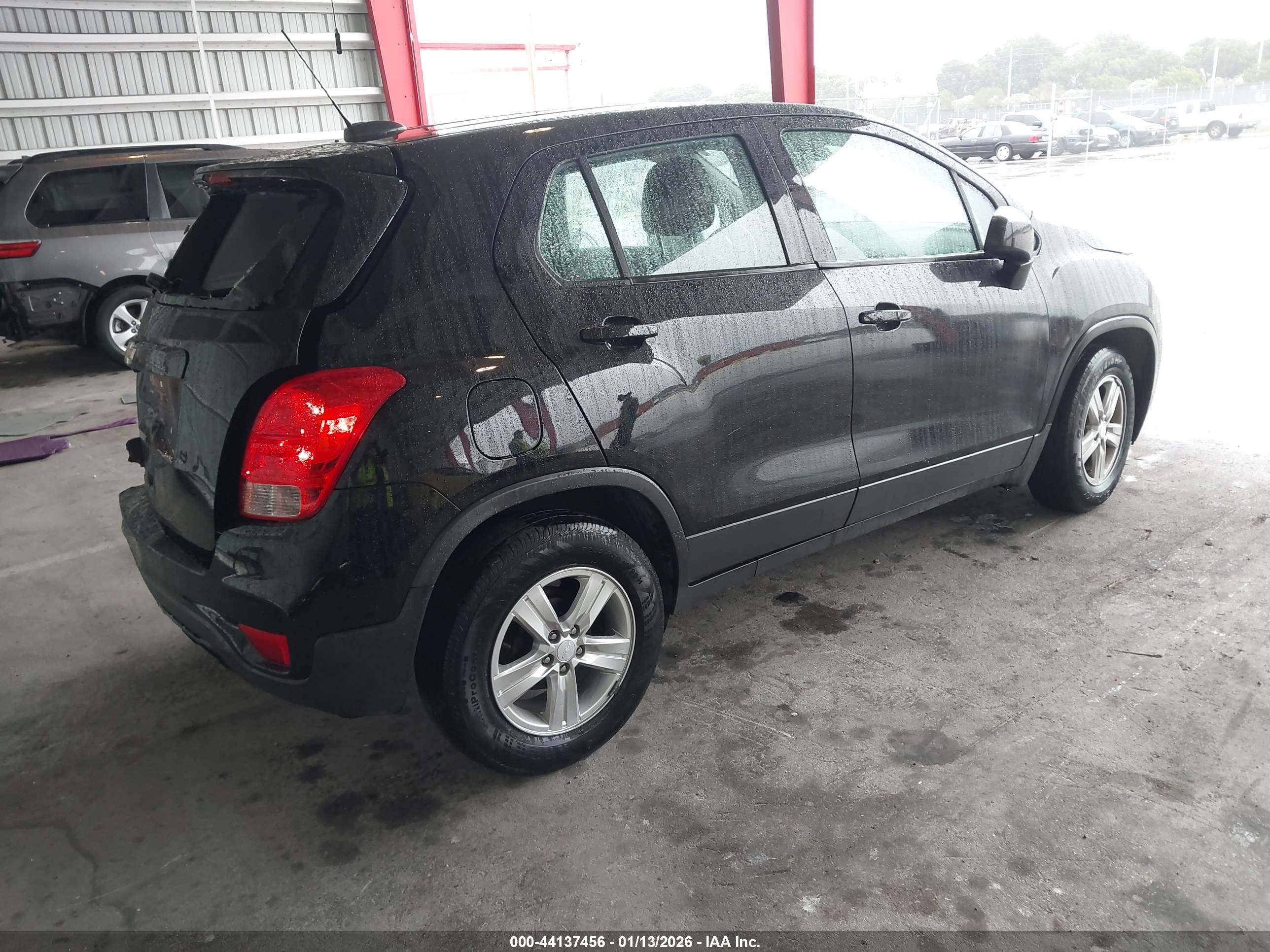 CHEVROLET TRAX image 4