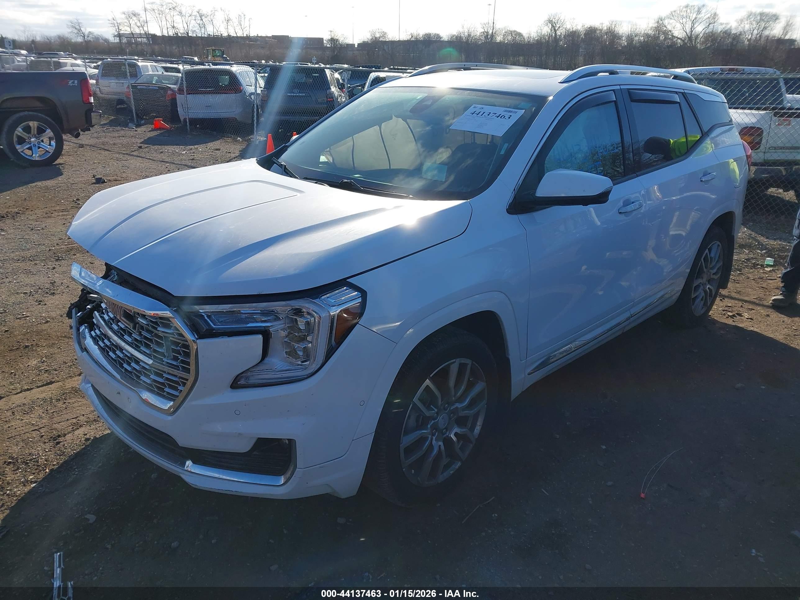 GMC TERRAIN image 2