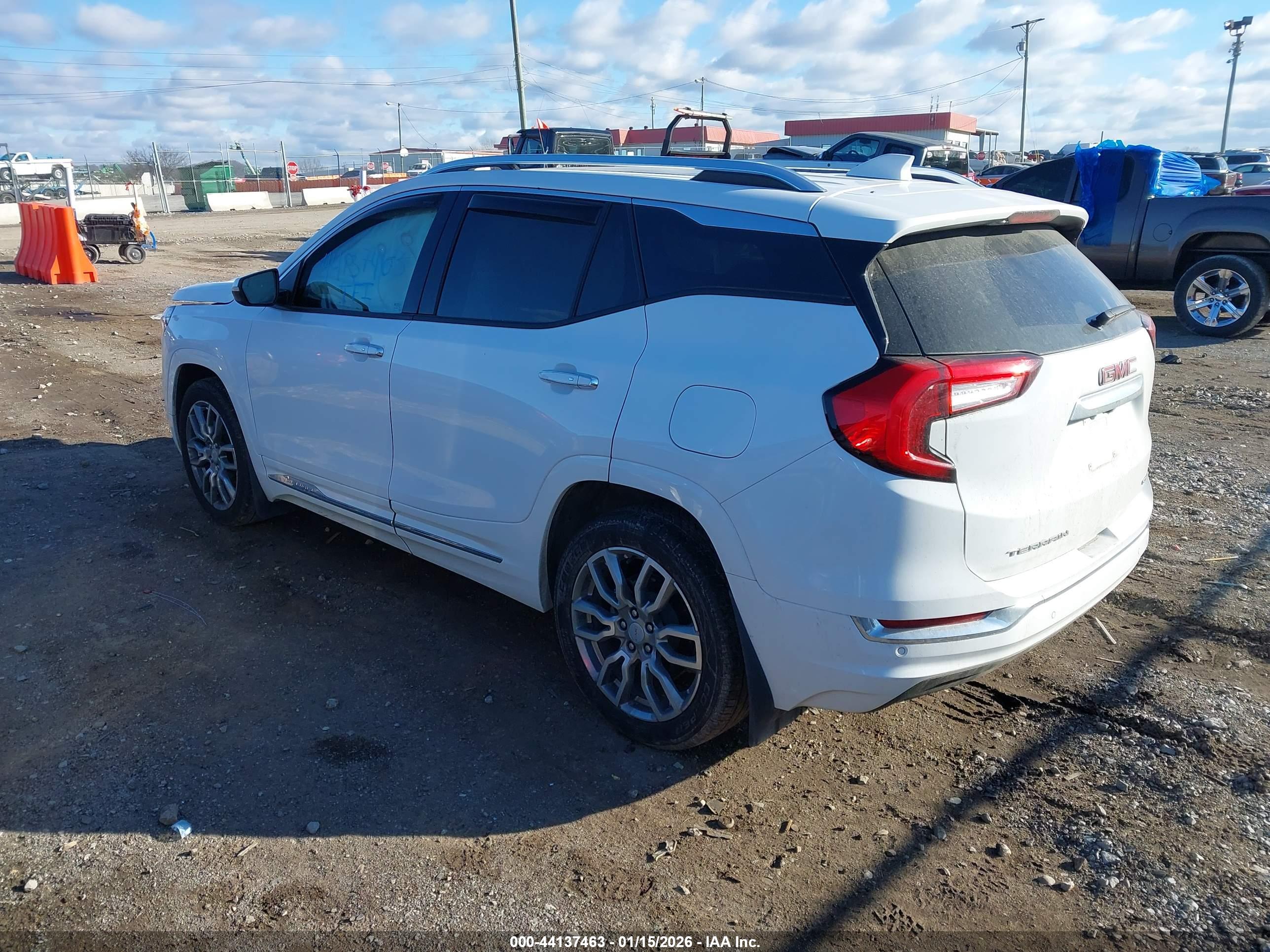 GMC TERRAIN image 3