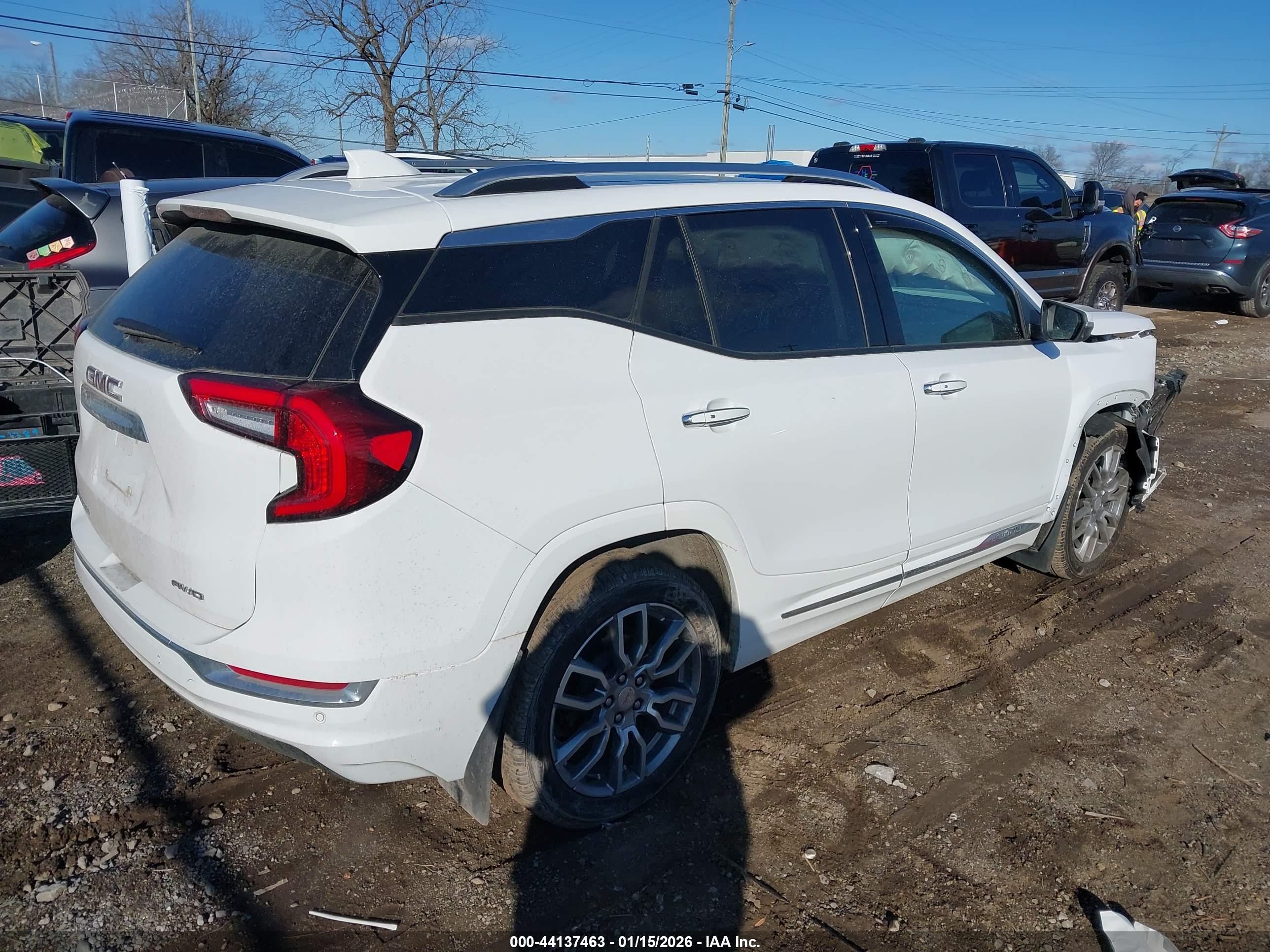 GMC TERRAIN image 4