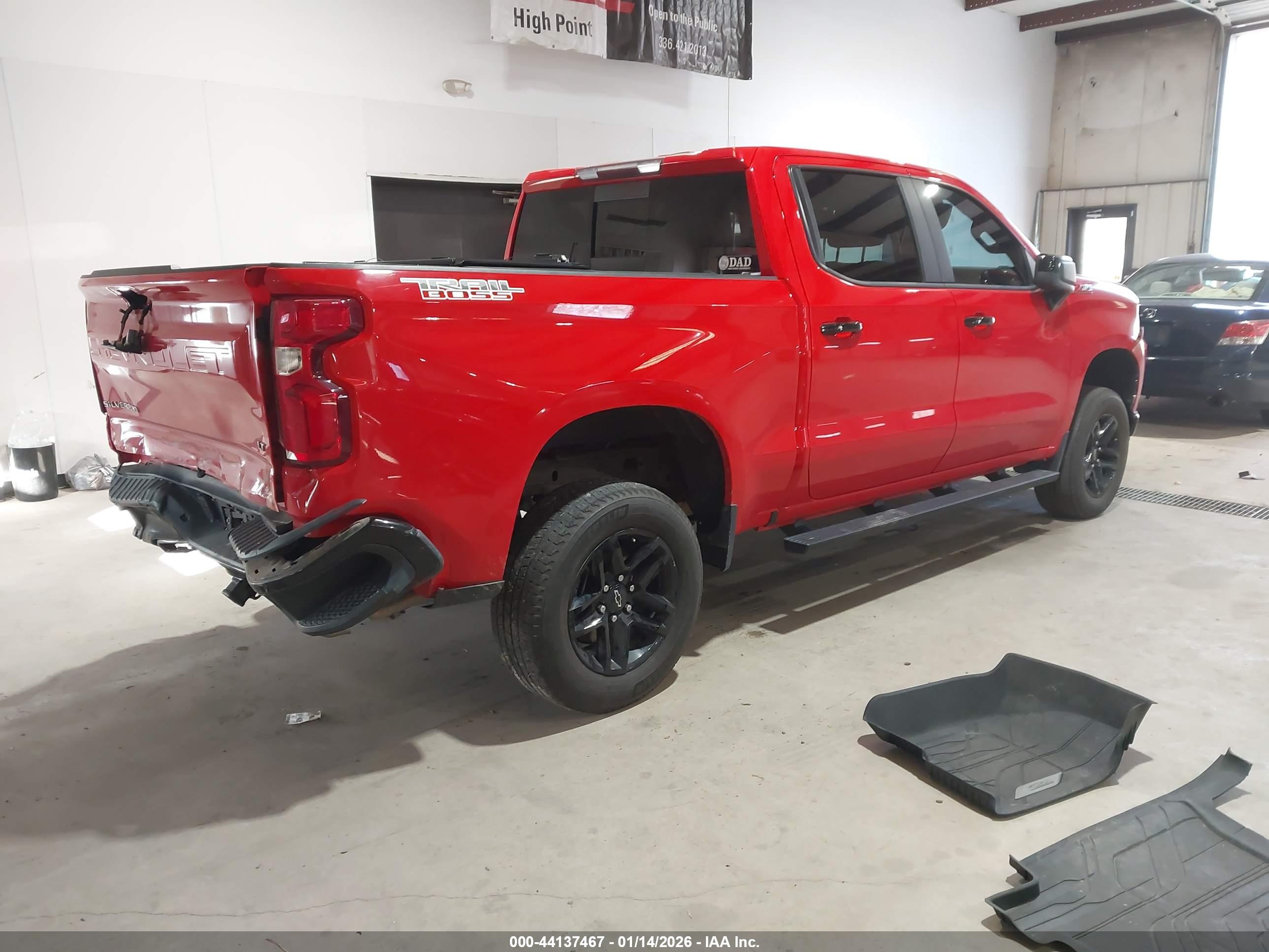 CHEVROLET SILVERADO image 4