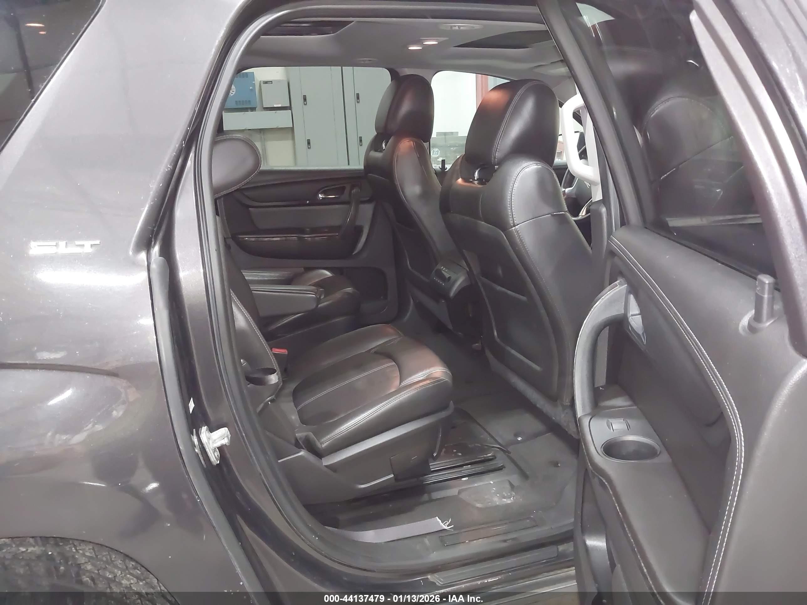 GMC ACADIA image 8
