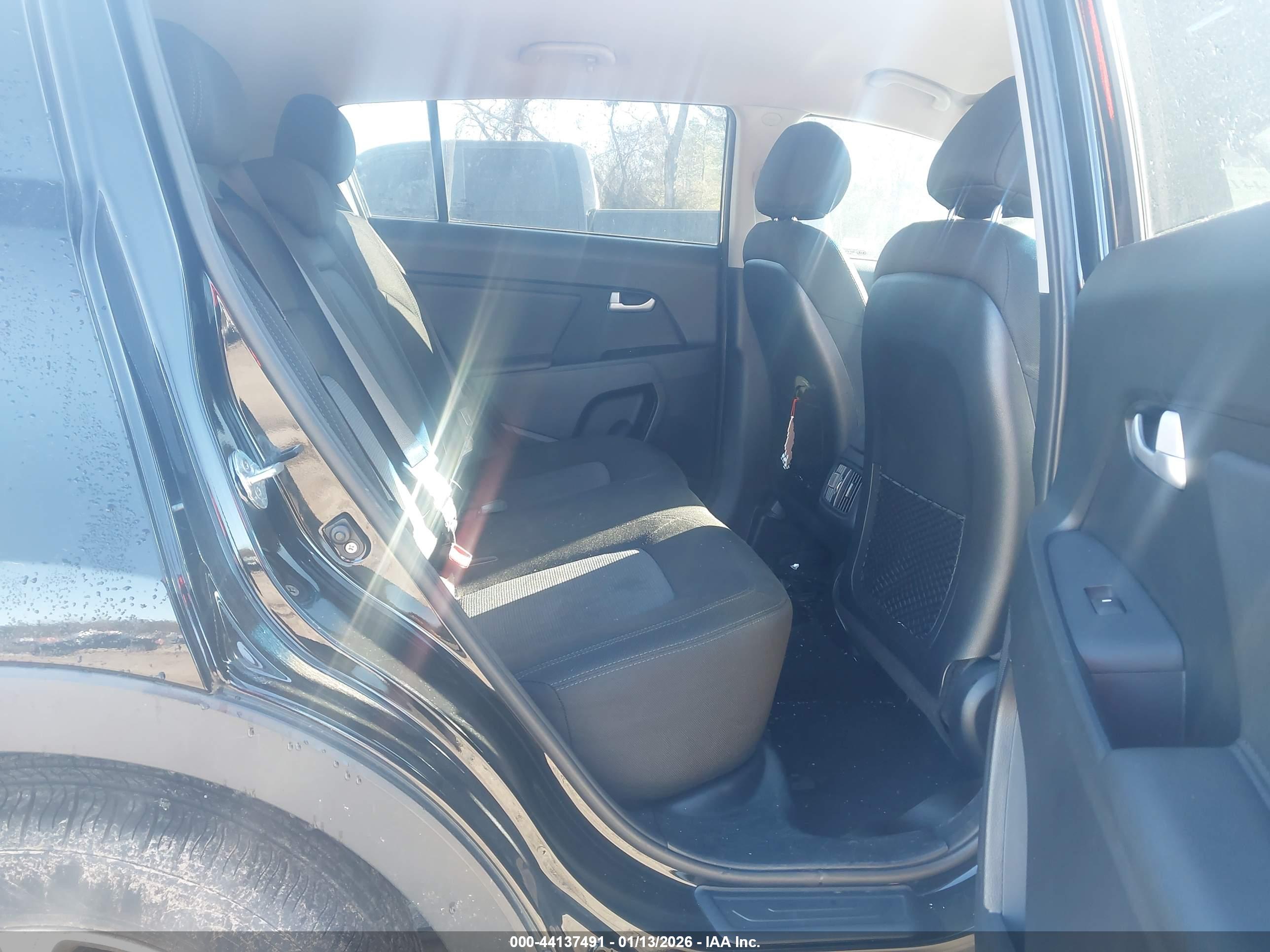 KIA SPORTAGE image 8