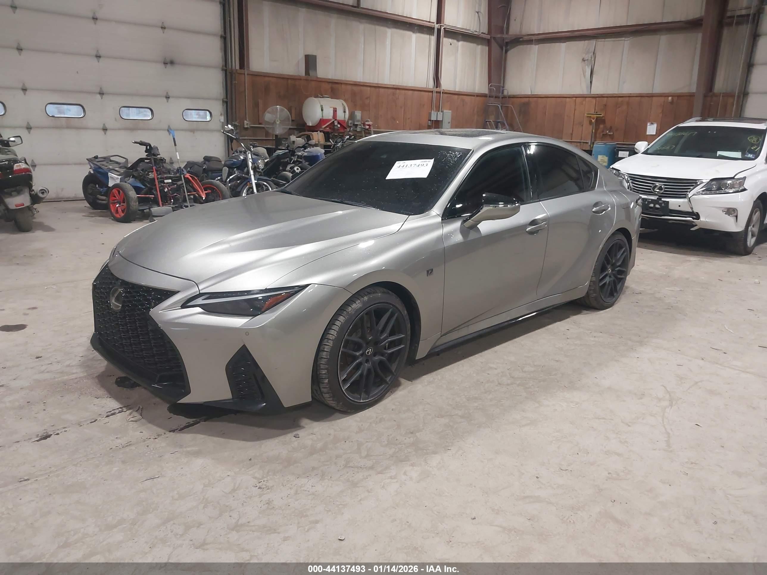 LEXUS IS image 2