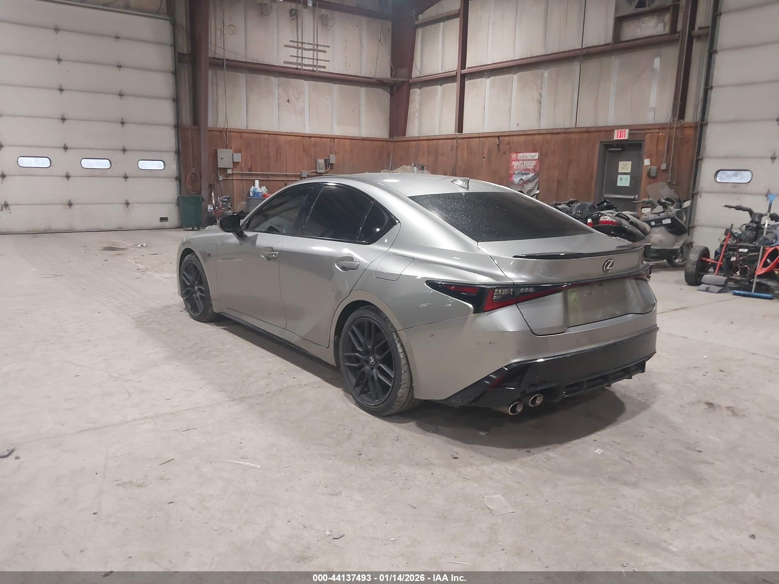 LEXUS IS image 3