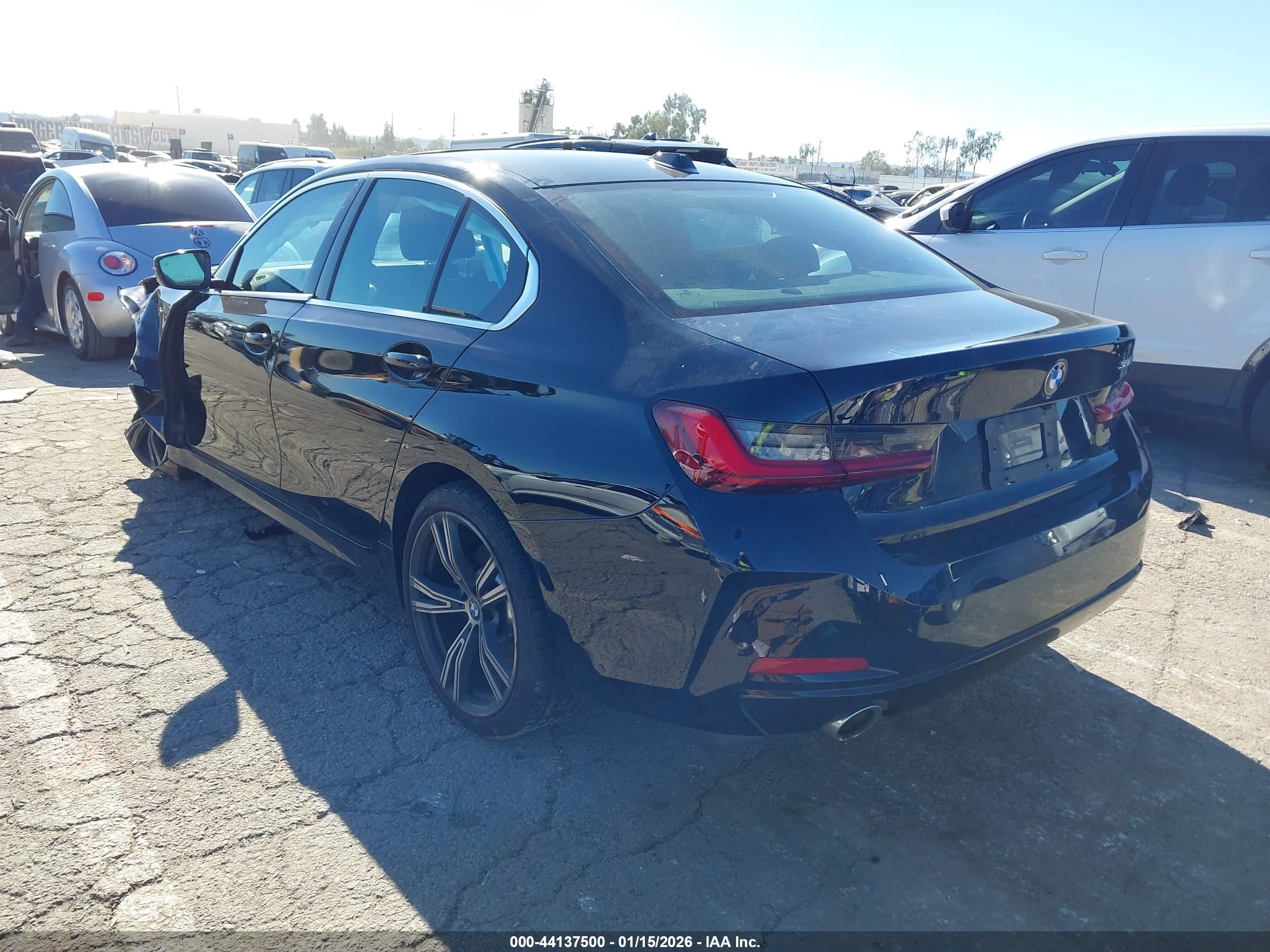 BMW 330I image 3