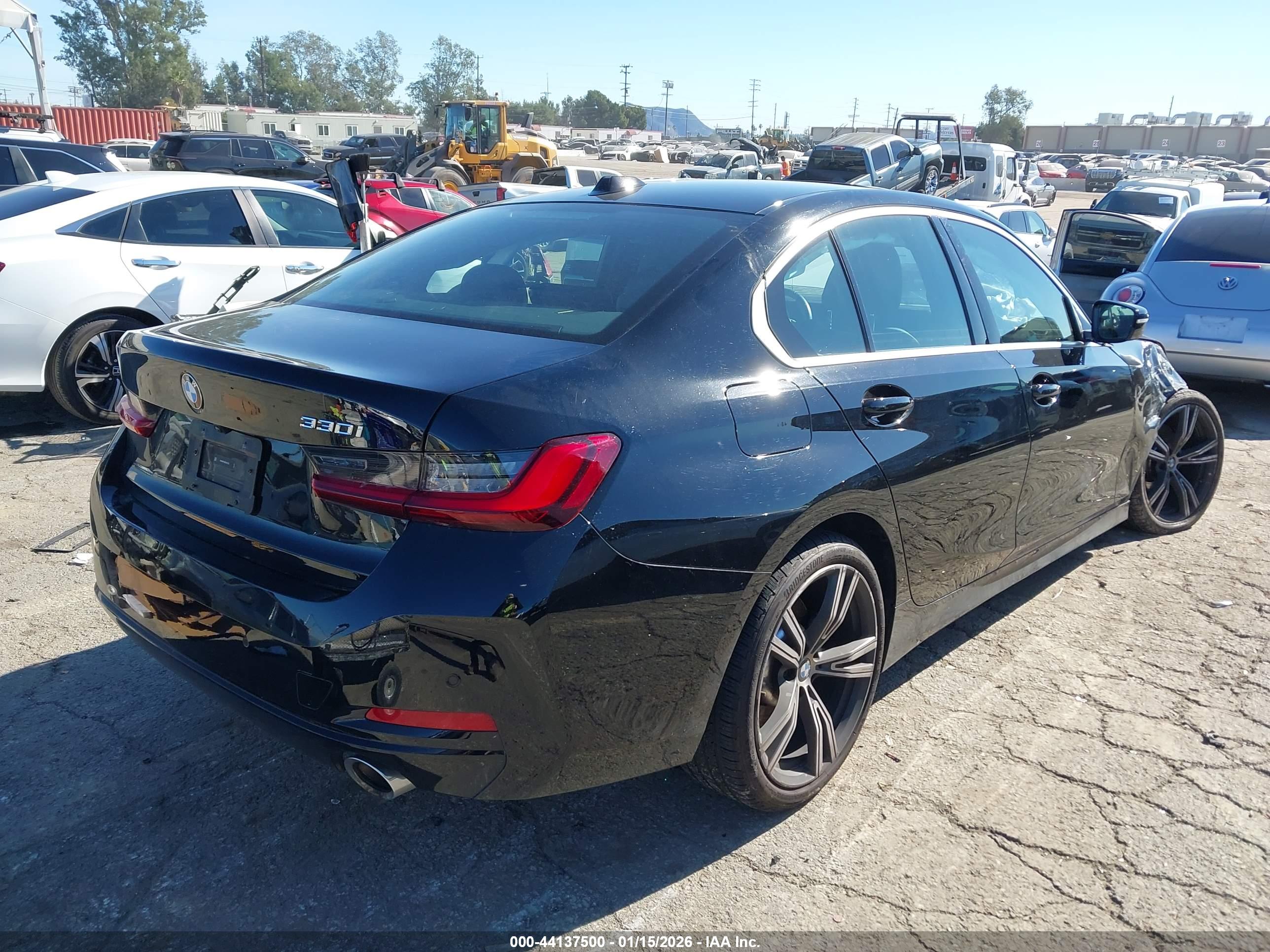 BMW 330I image 4