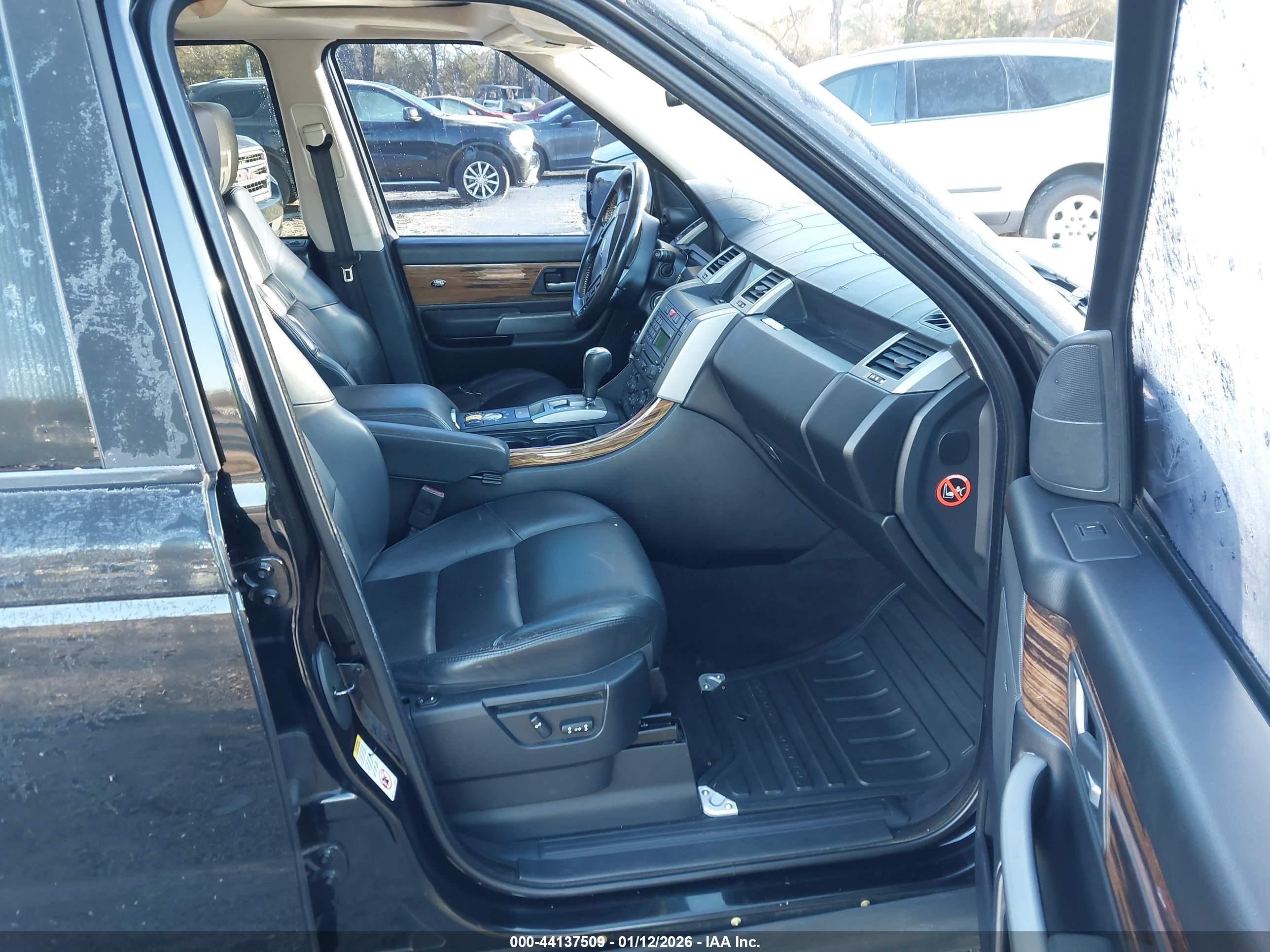 LAND ROVER image 5