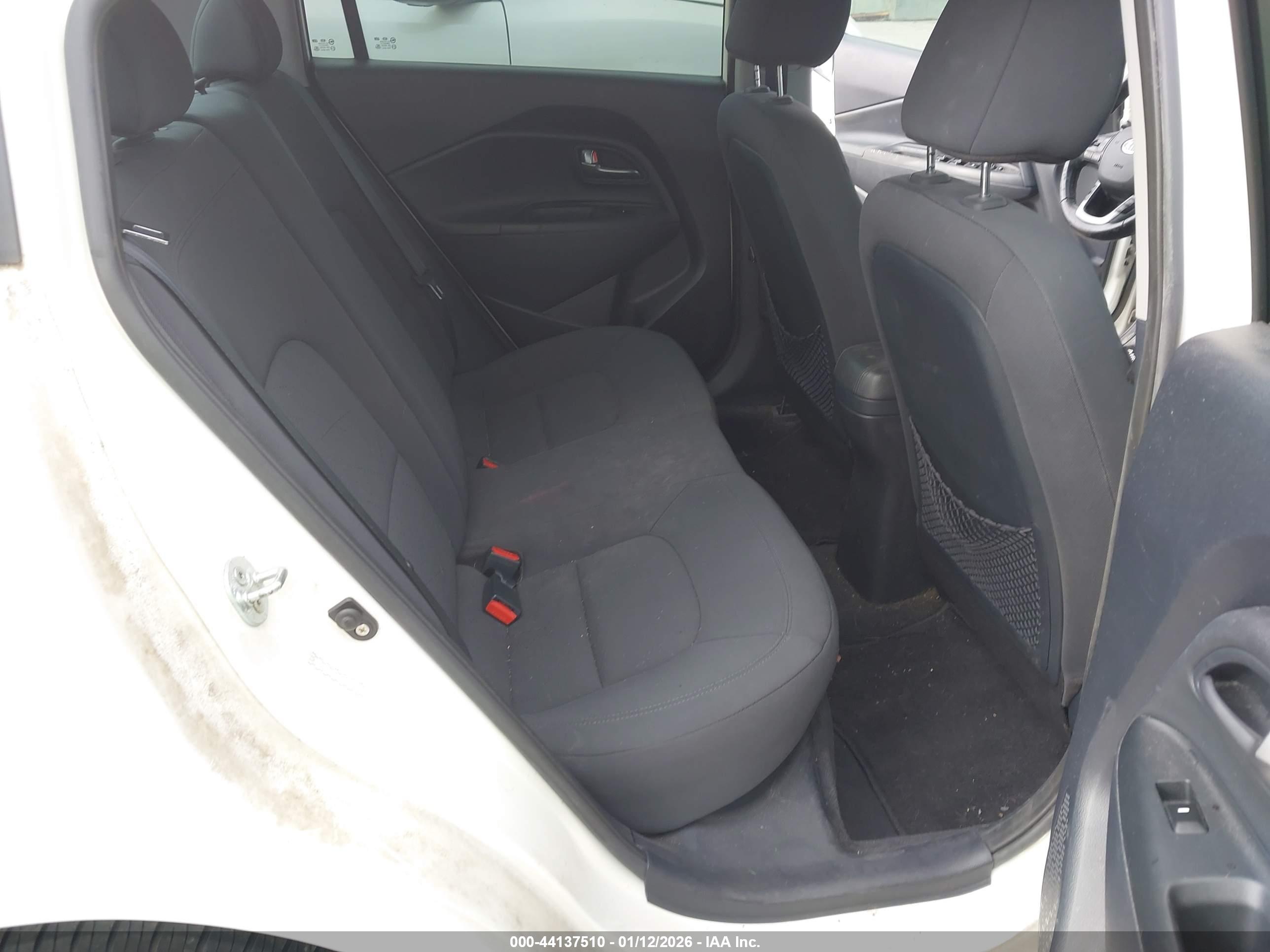 KIA RIO image 8
