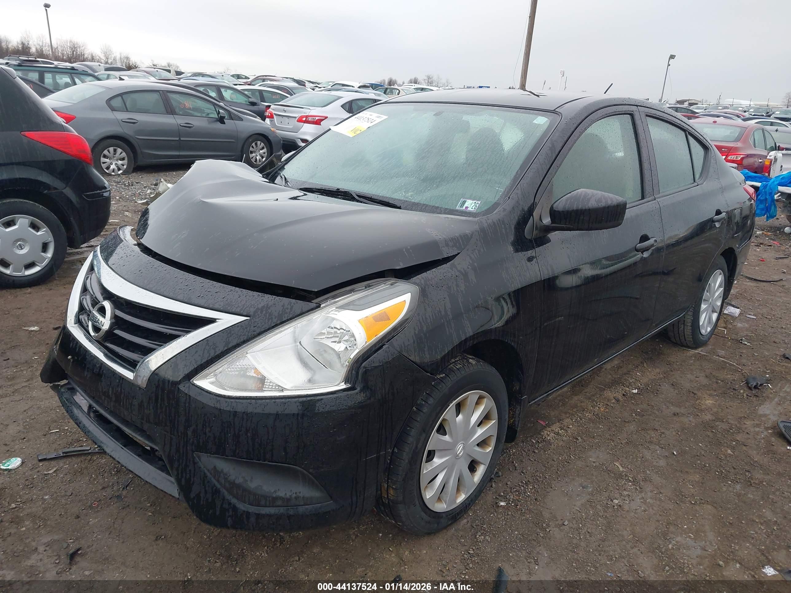 NISSAN VERSA image 2