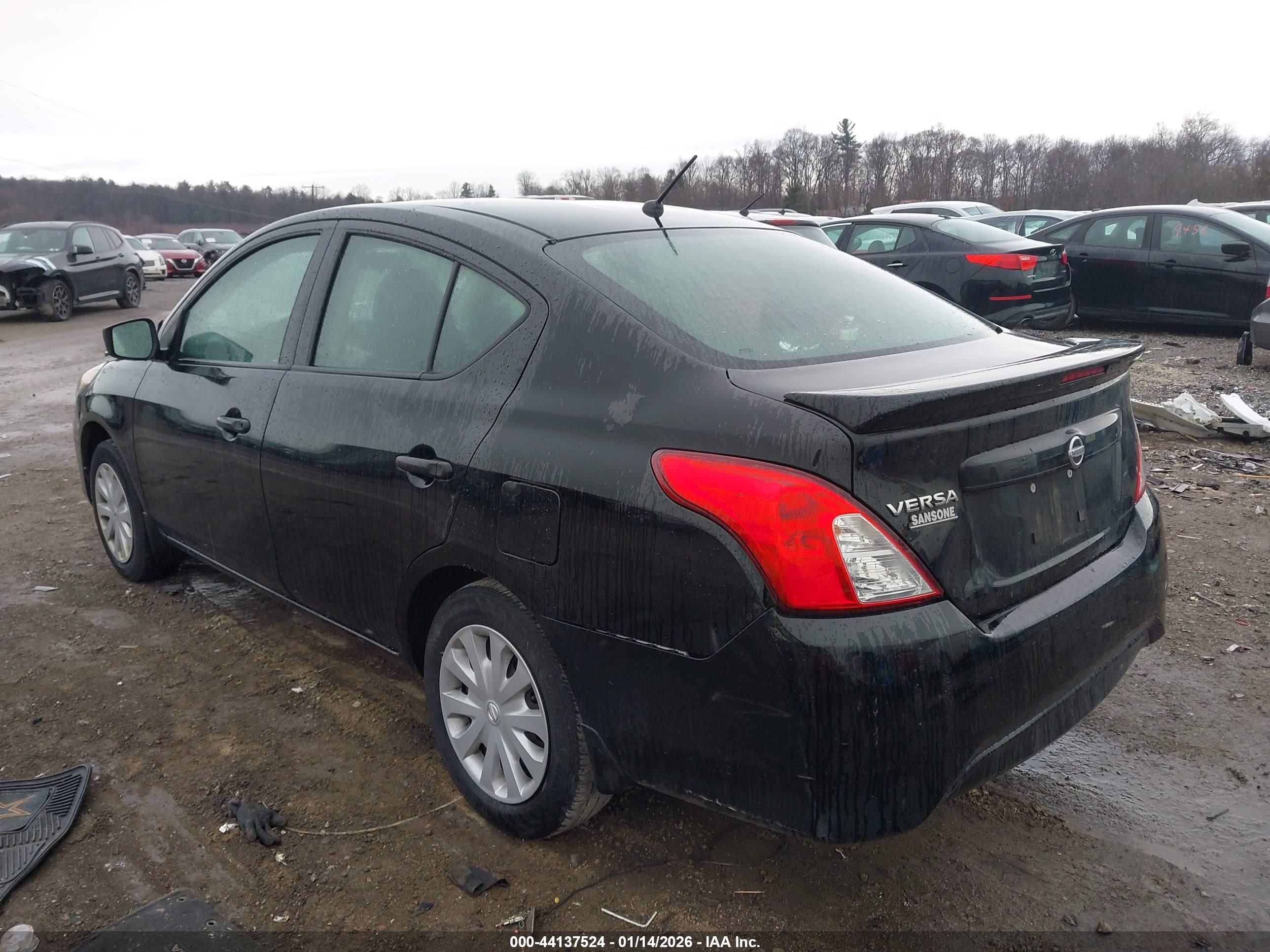 NISSAN VERSA image 3
