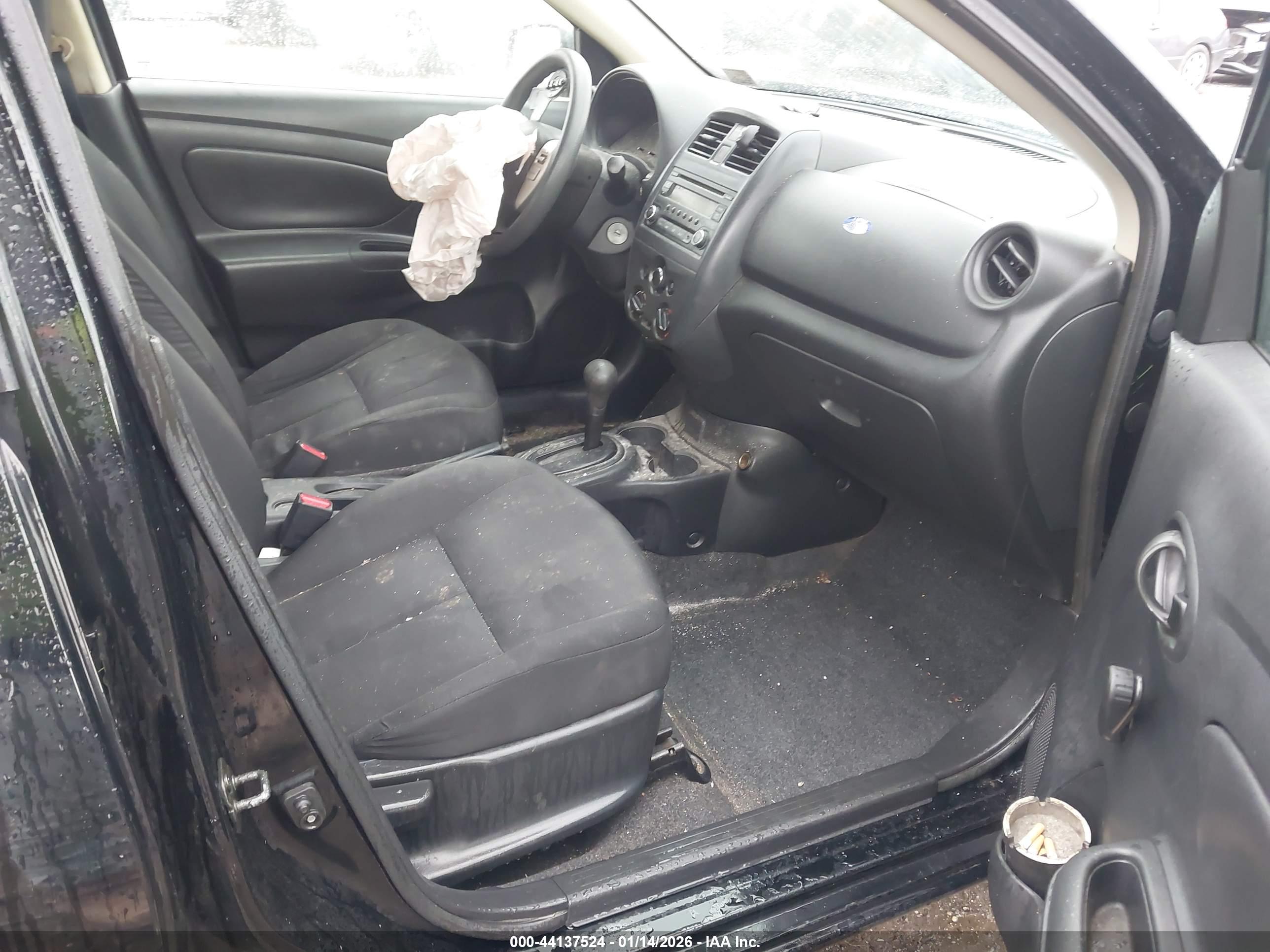 NISSAN VERSA image 5