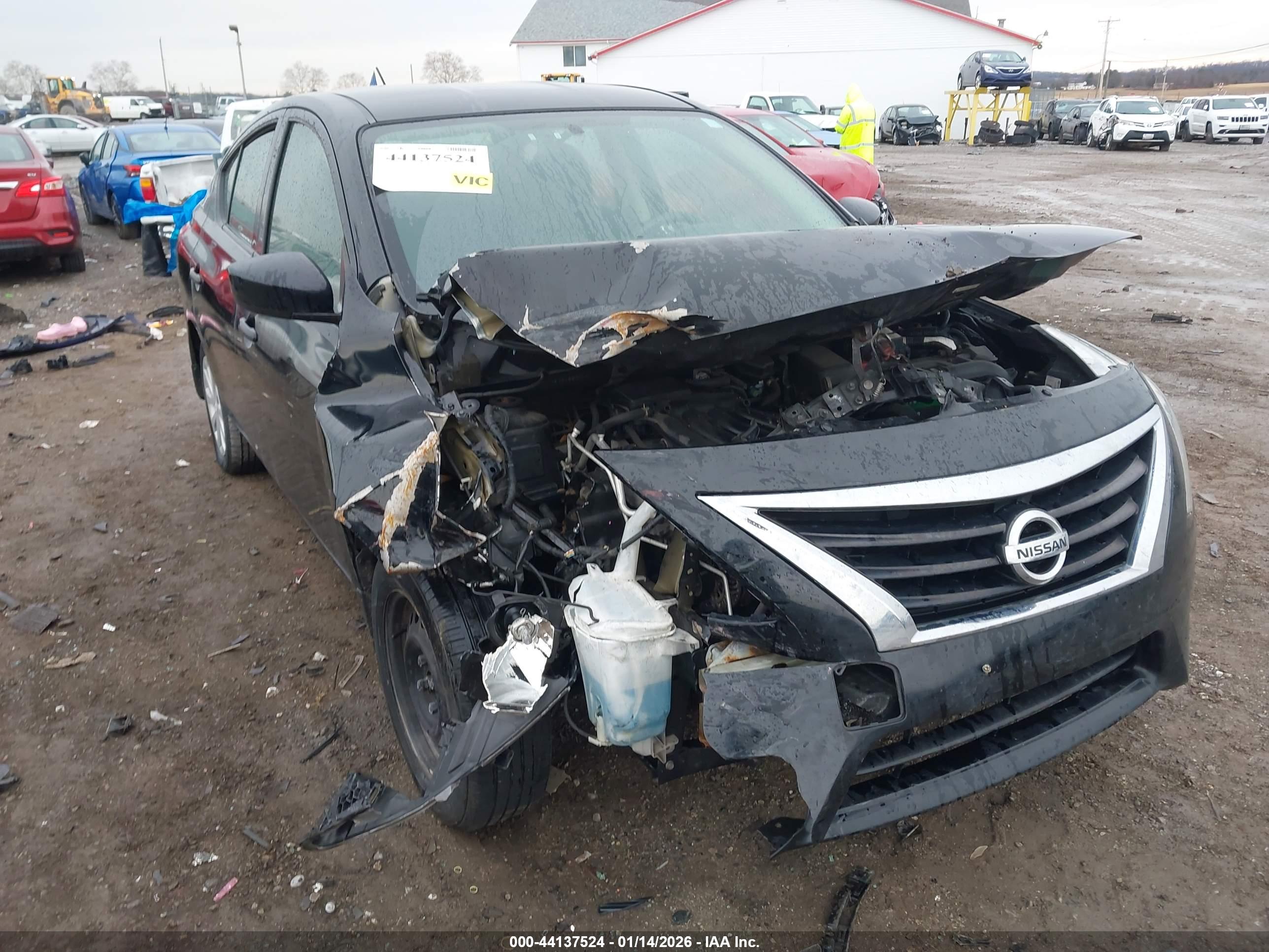 NISSAN VERSA image 6