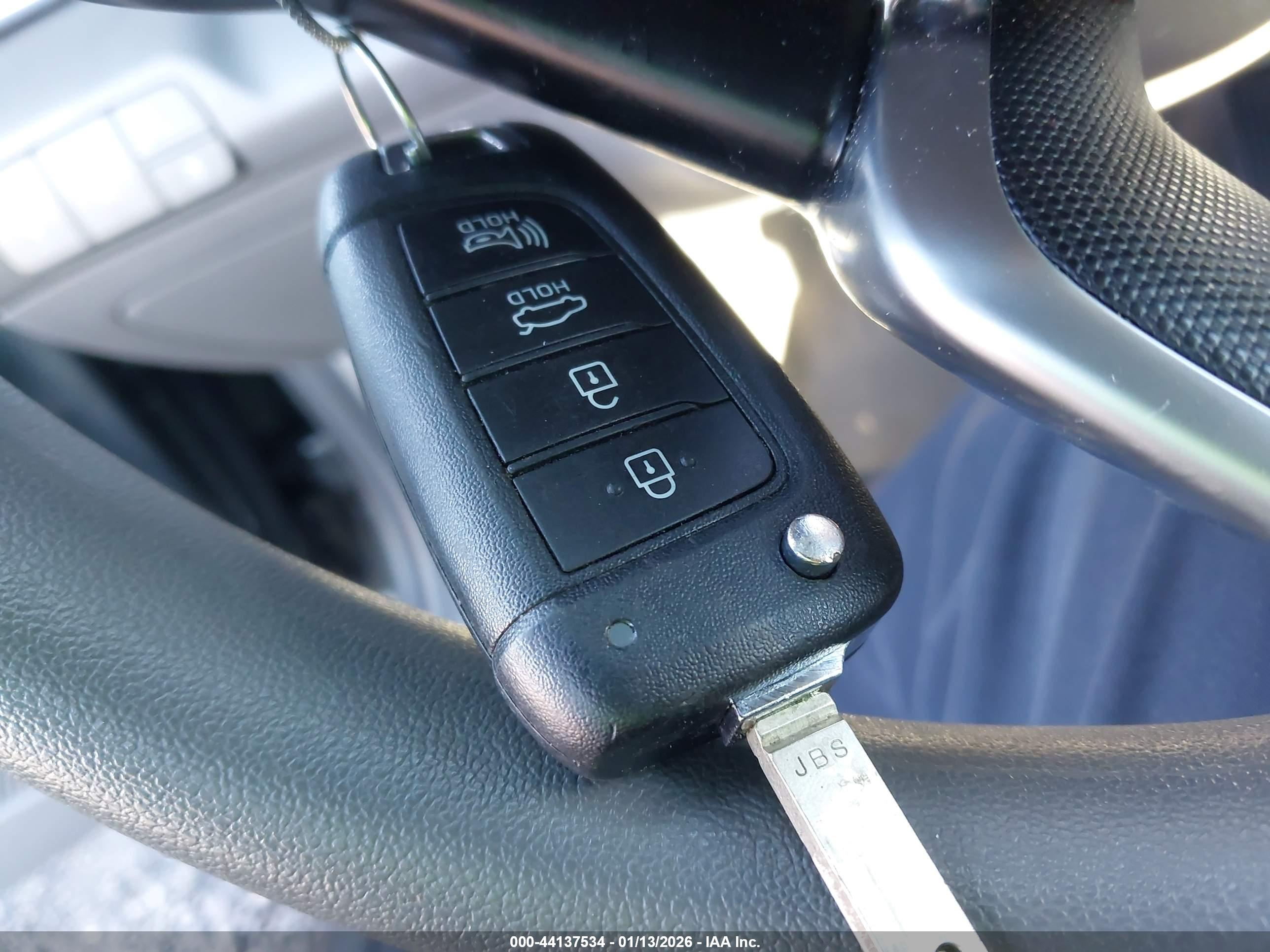 HYUNDAI ELANTRA image 11