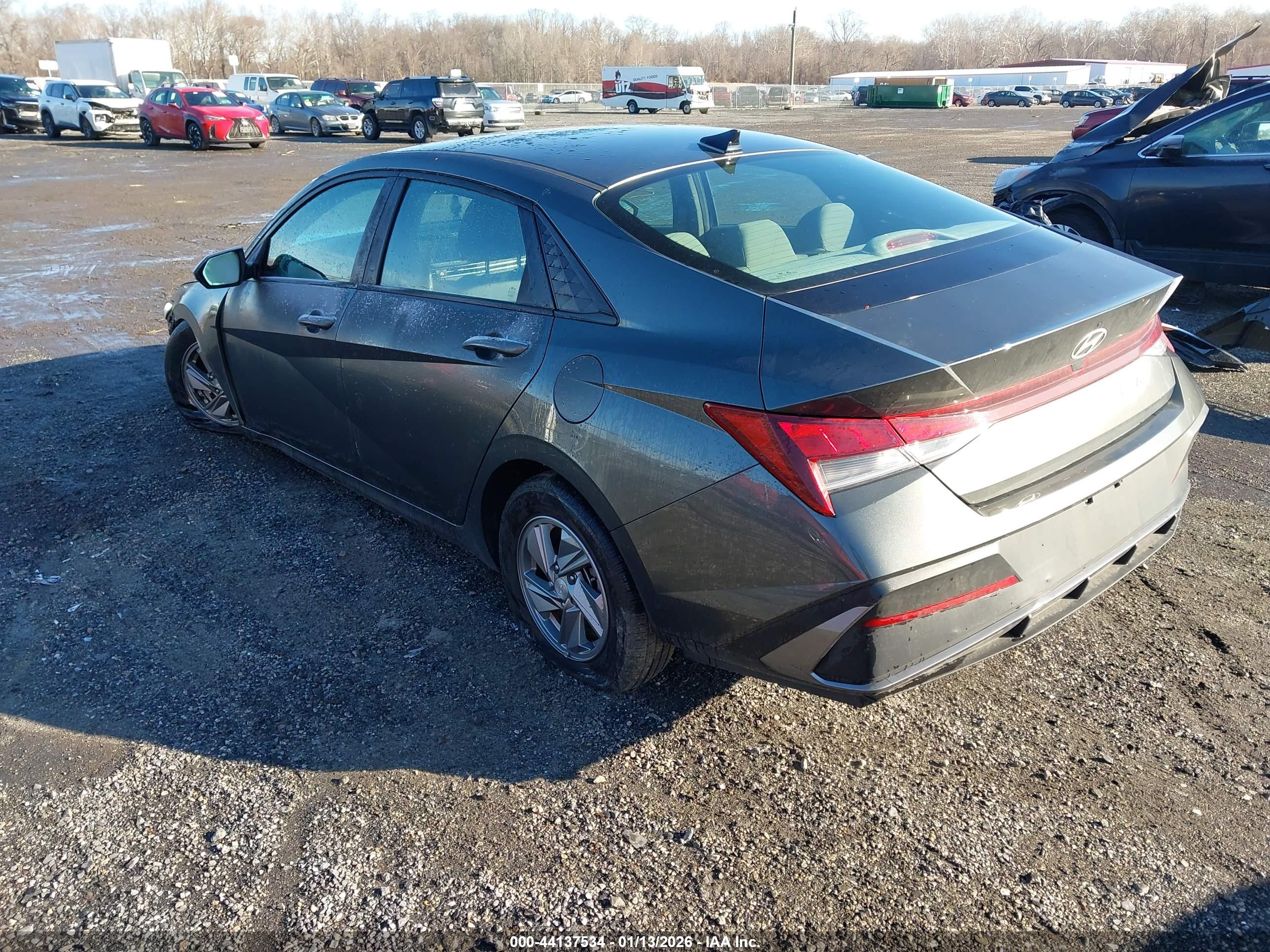 HYUNDAI ELANTRA image 3