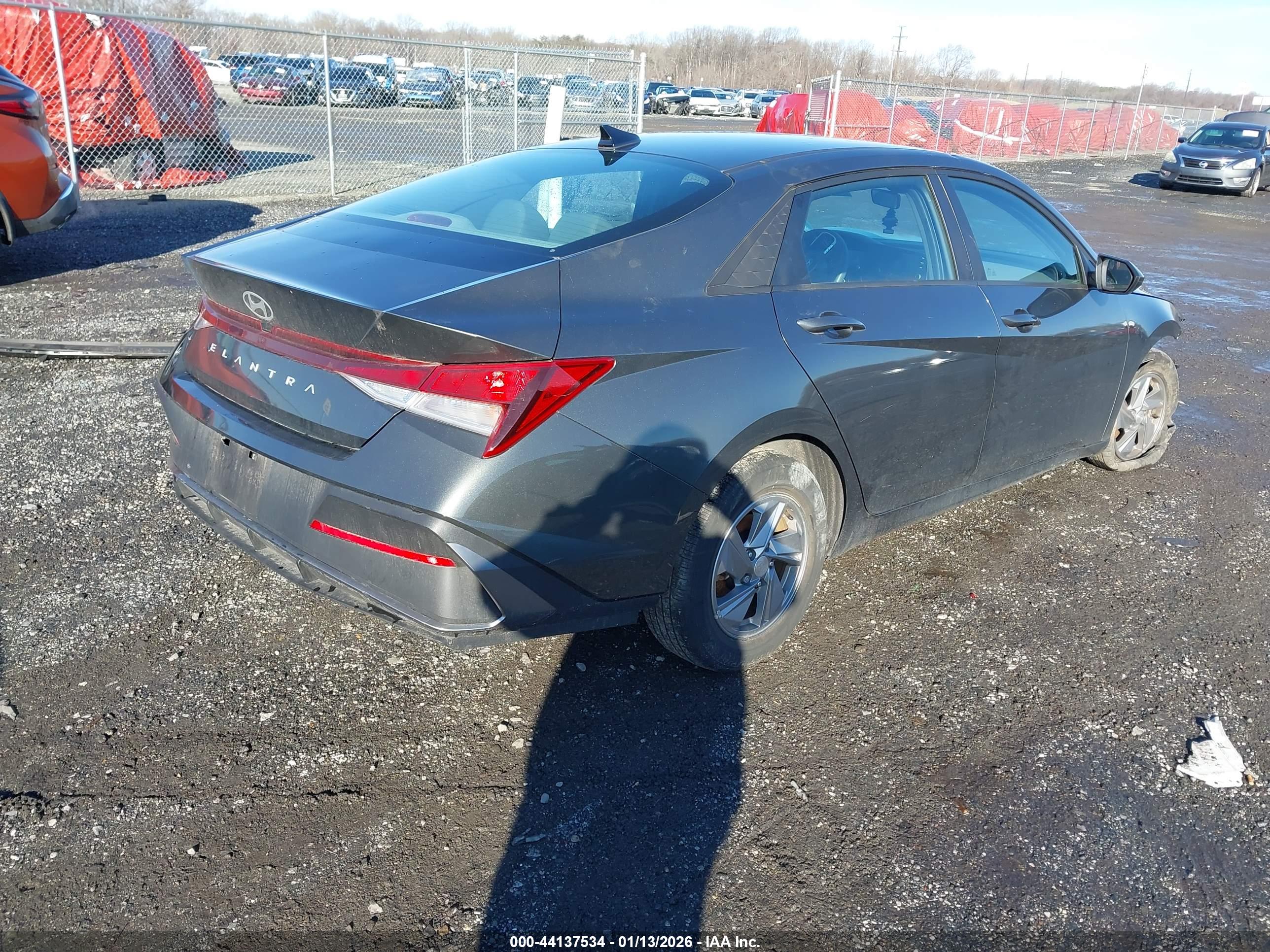 HYUNDAI ELANTRA image 4