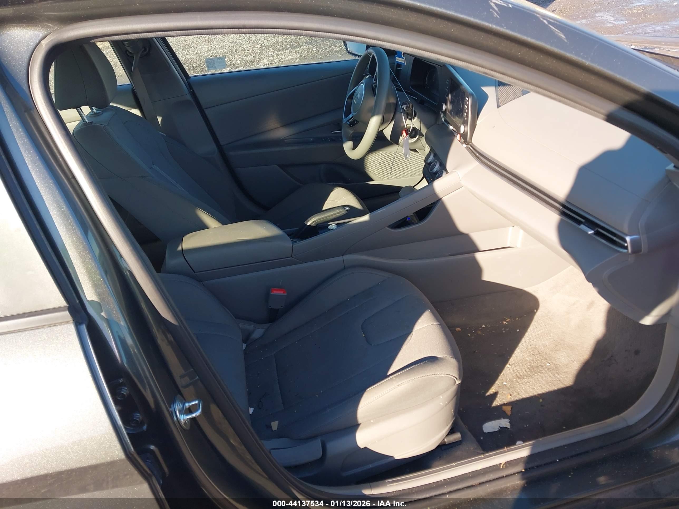 HYUNDAI ELANTRA image 5
