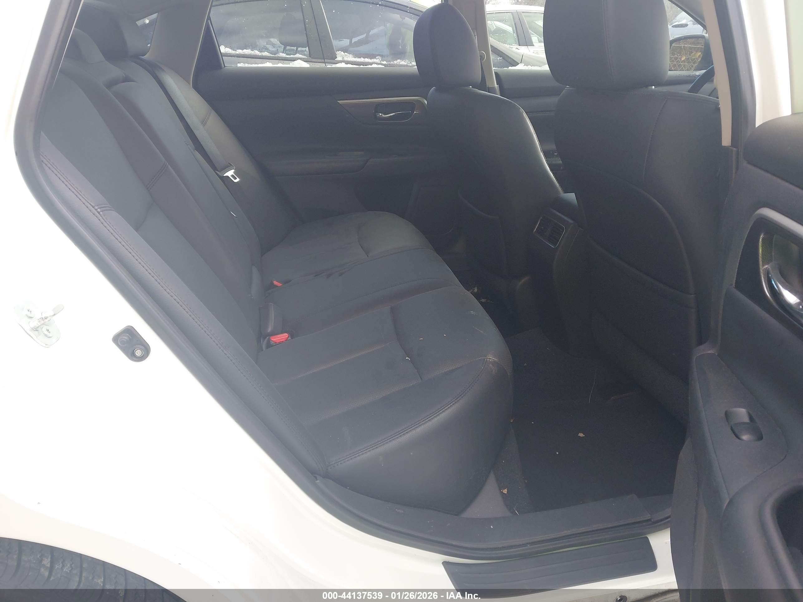 NISSAN ALTIMA image 8