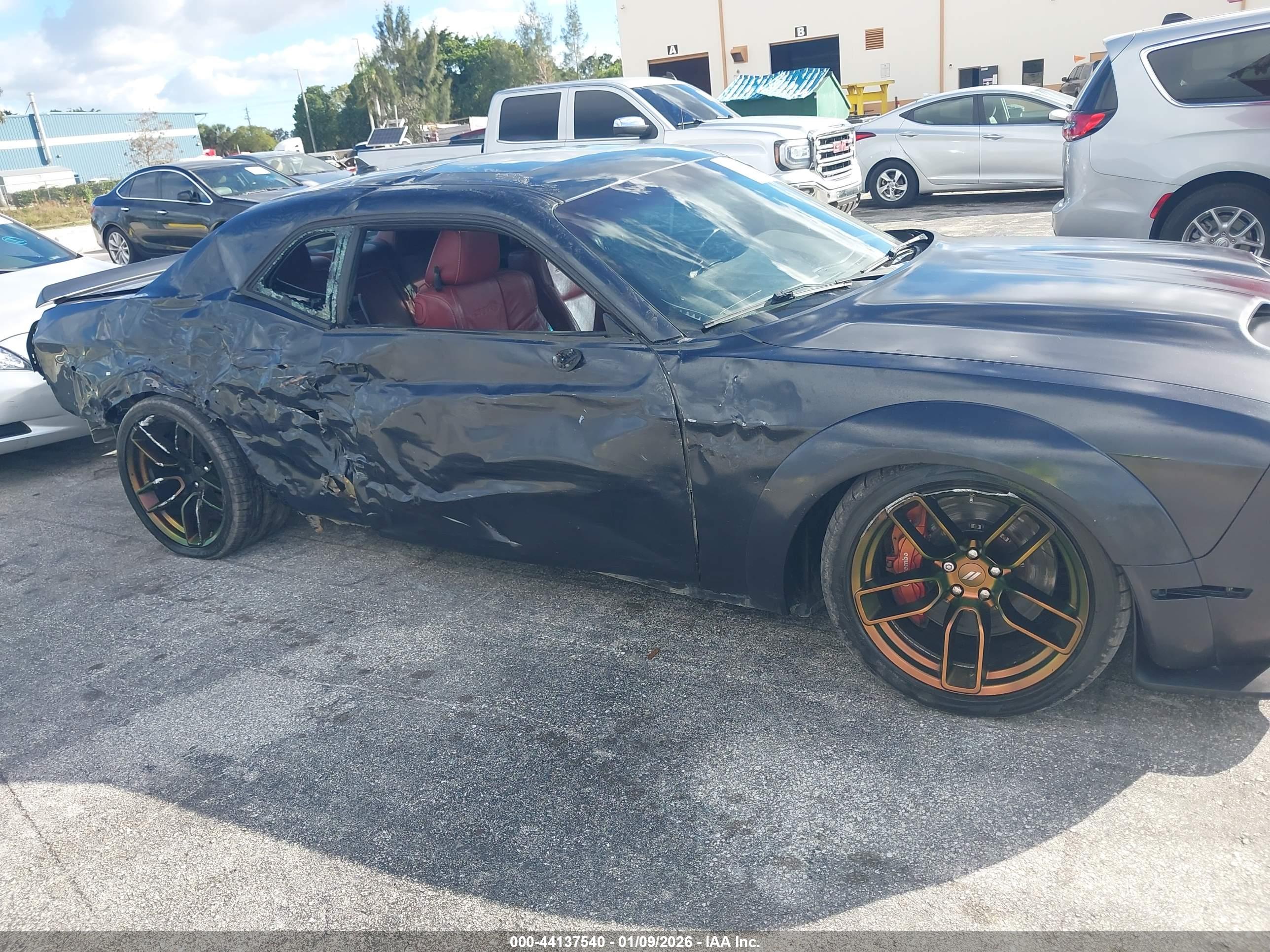 DODGE CHALLENGER image 6