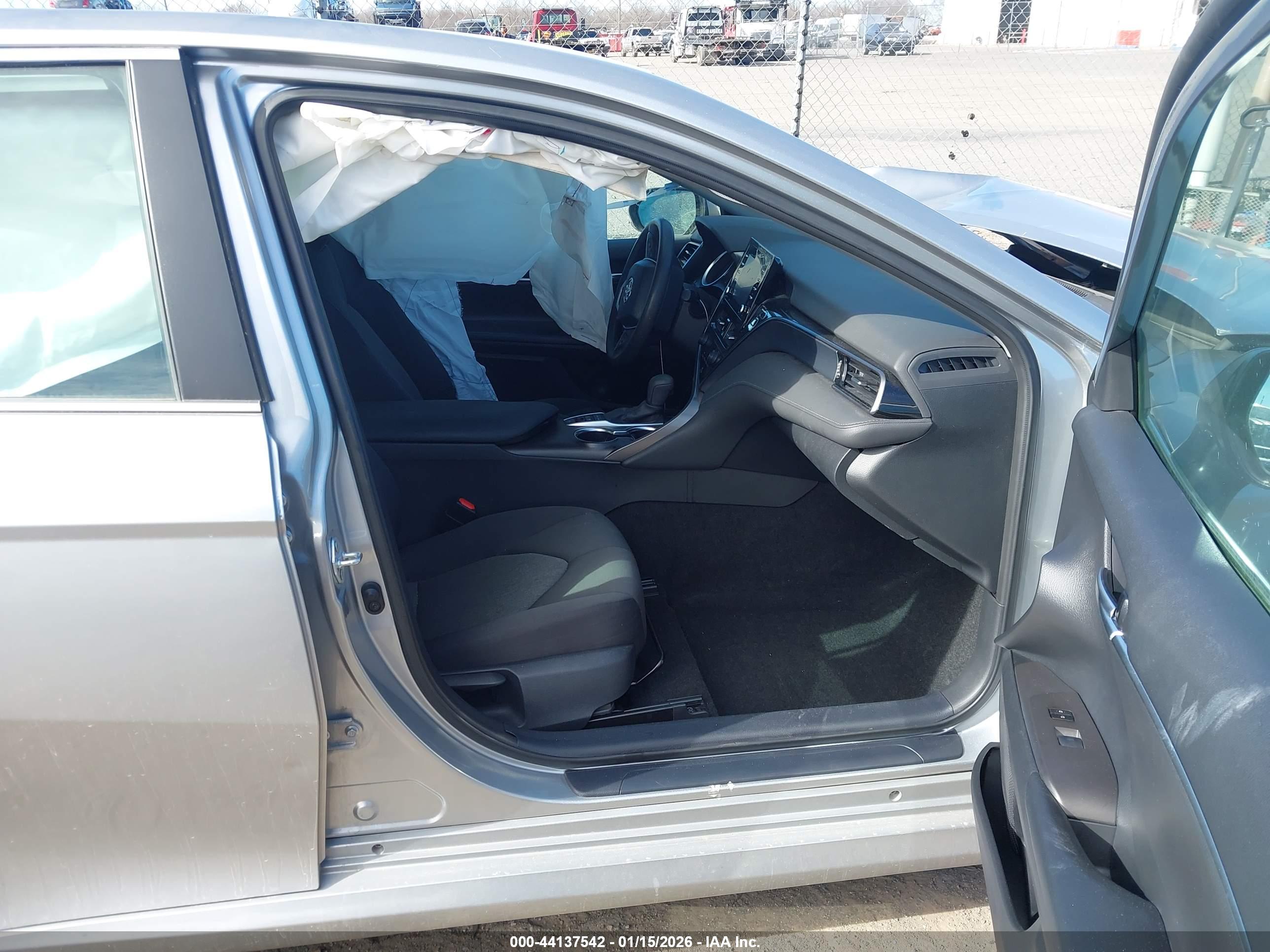 TOYOTA CAMRY image 5