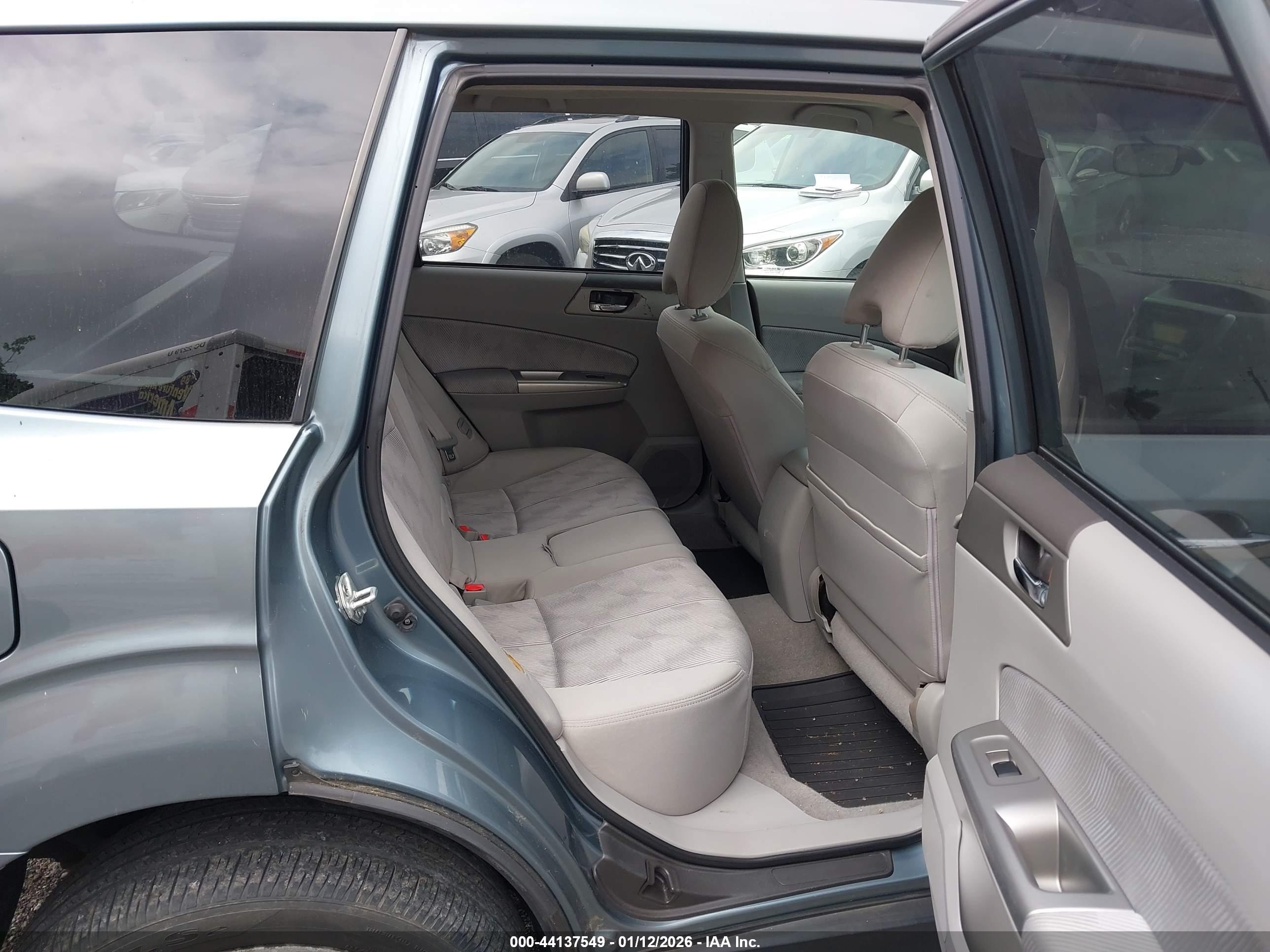SUBARU FORESTER image 8
