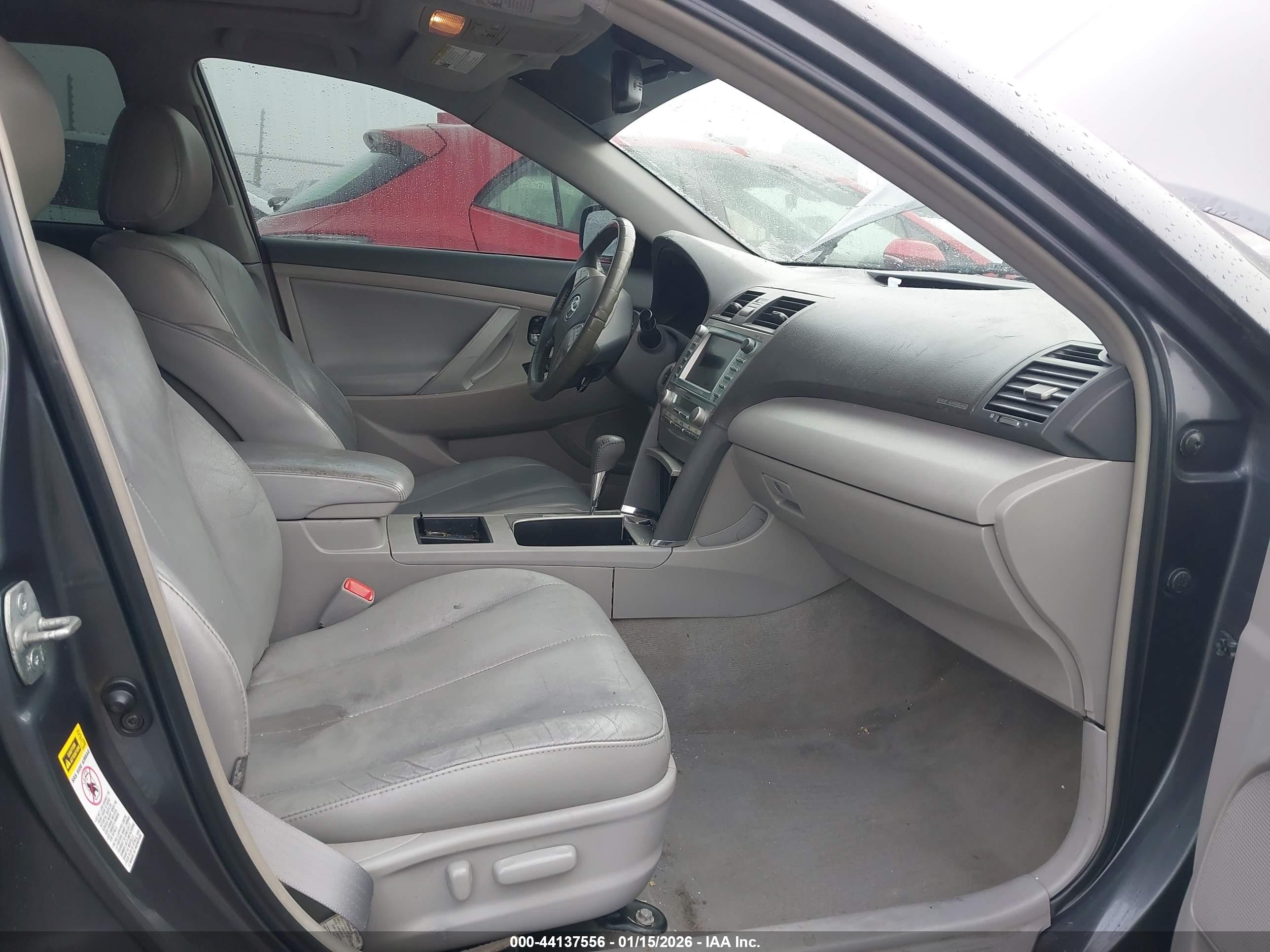 TOYOTA CAMRY image 5