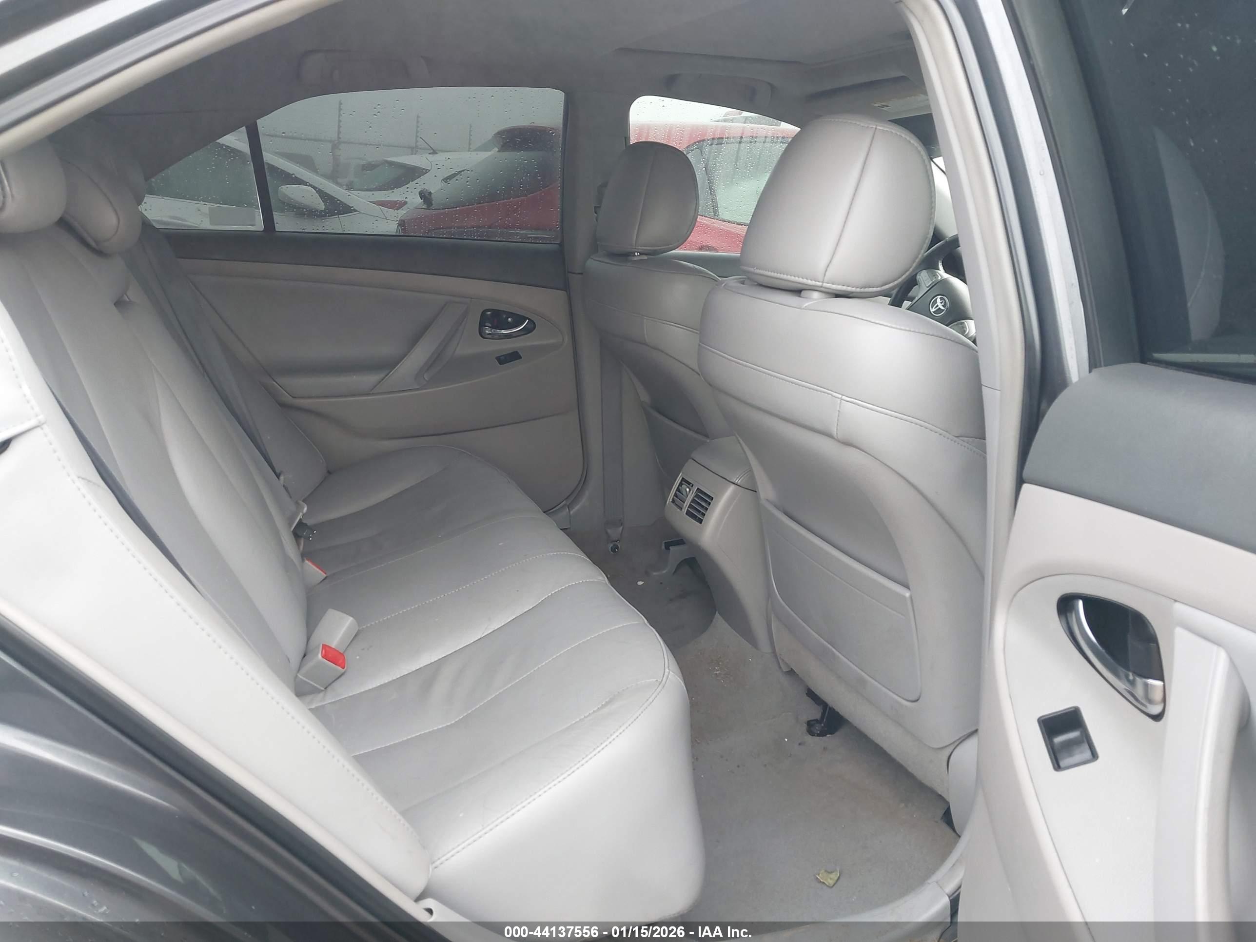 TOYOTA CAMRY image 8