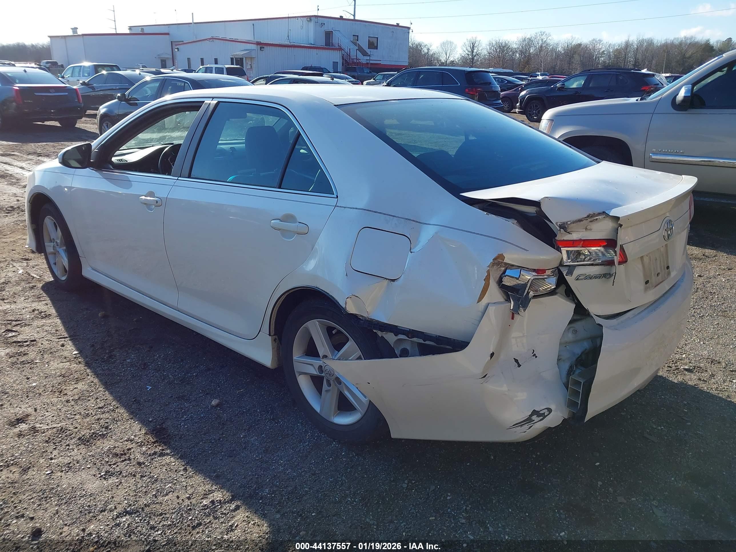 TOYOTA CAMRY image 3