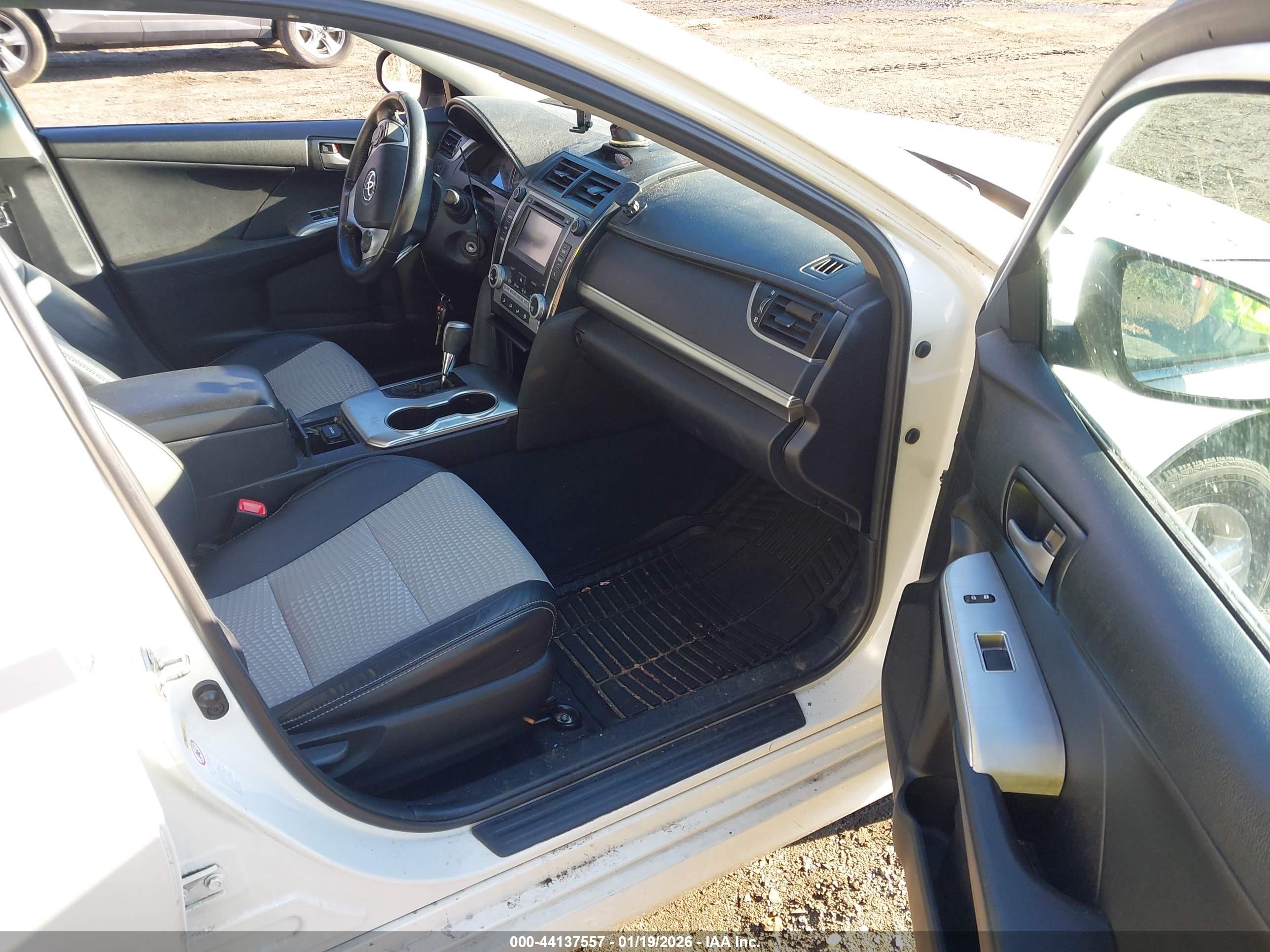 TOYOTA CAMRY image 5