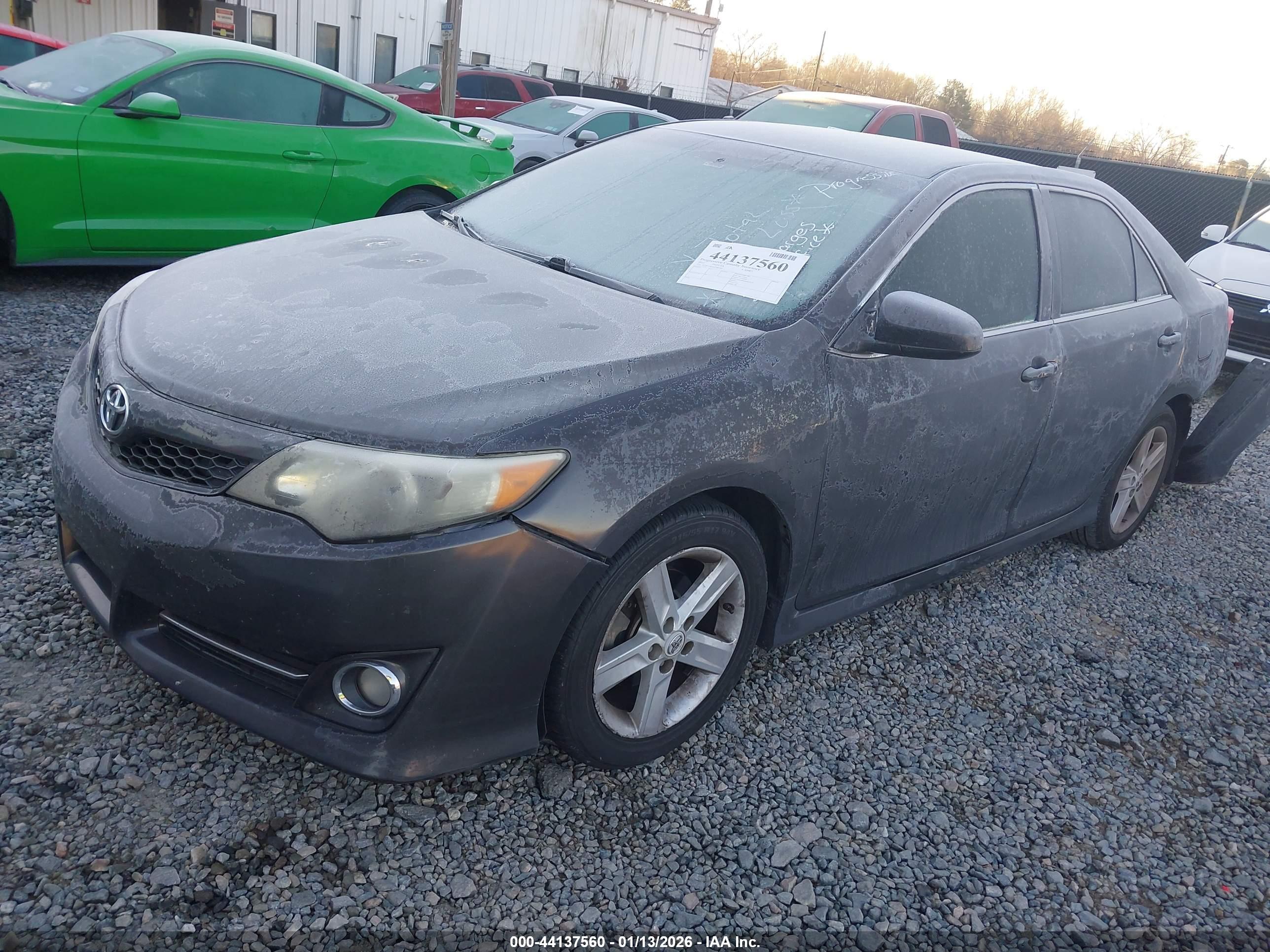 TOYOTA CAMRY image 2