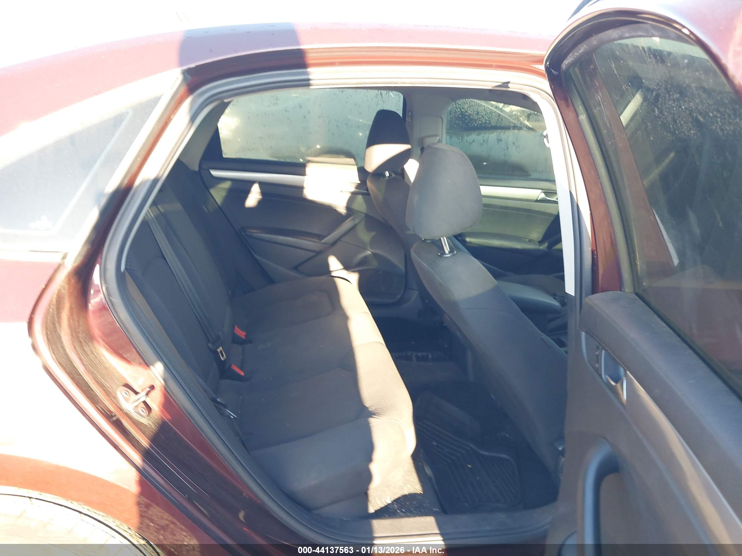 VOLKSWAGEN PASSAT image 8
