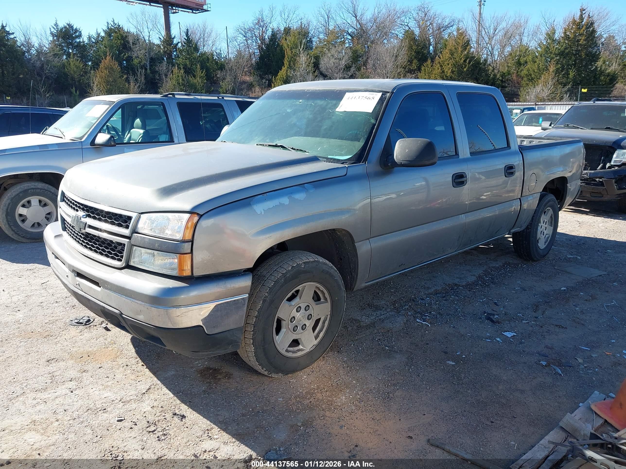 CHEVROLET SILVERADO image 2