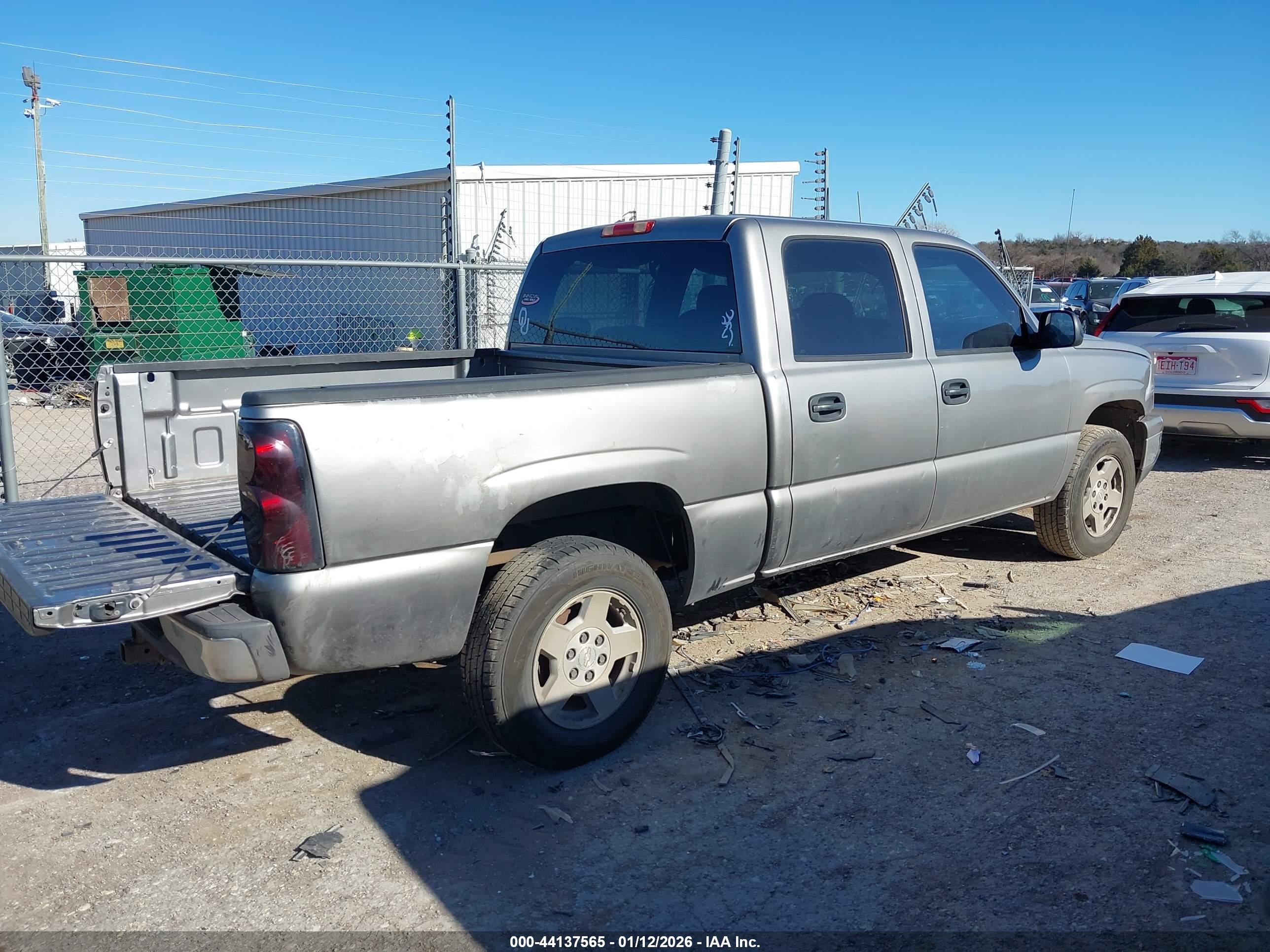 CHEVROLET SILVERADO image 4